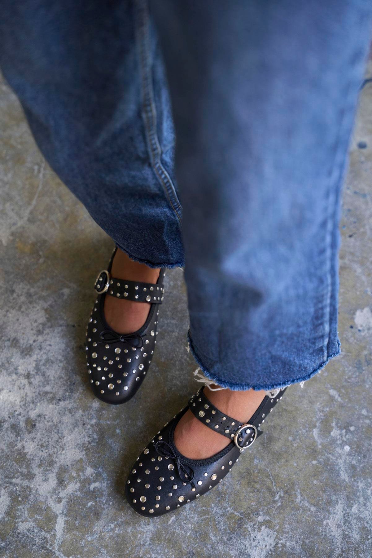 OZZİ SİYAH TROKLU BABET