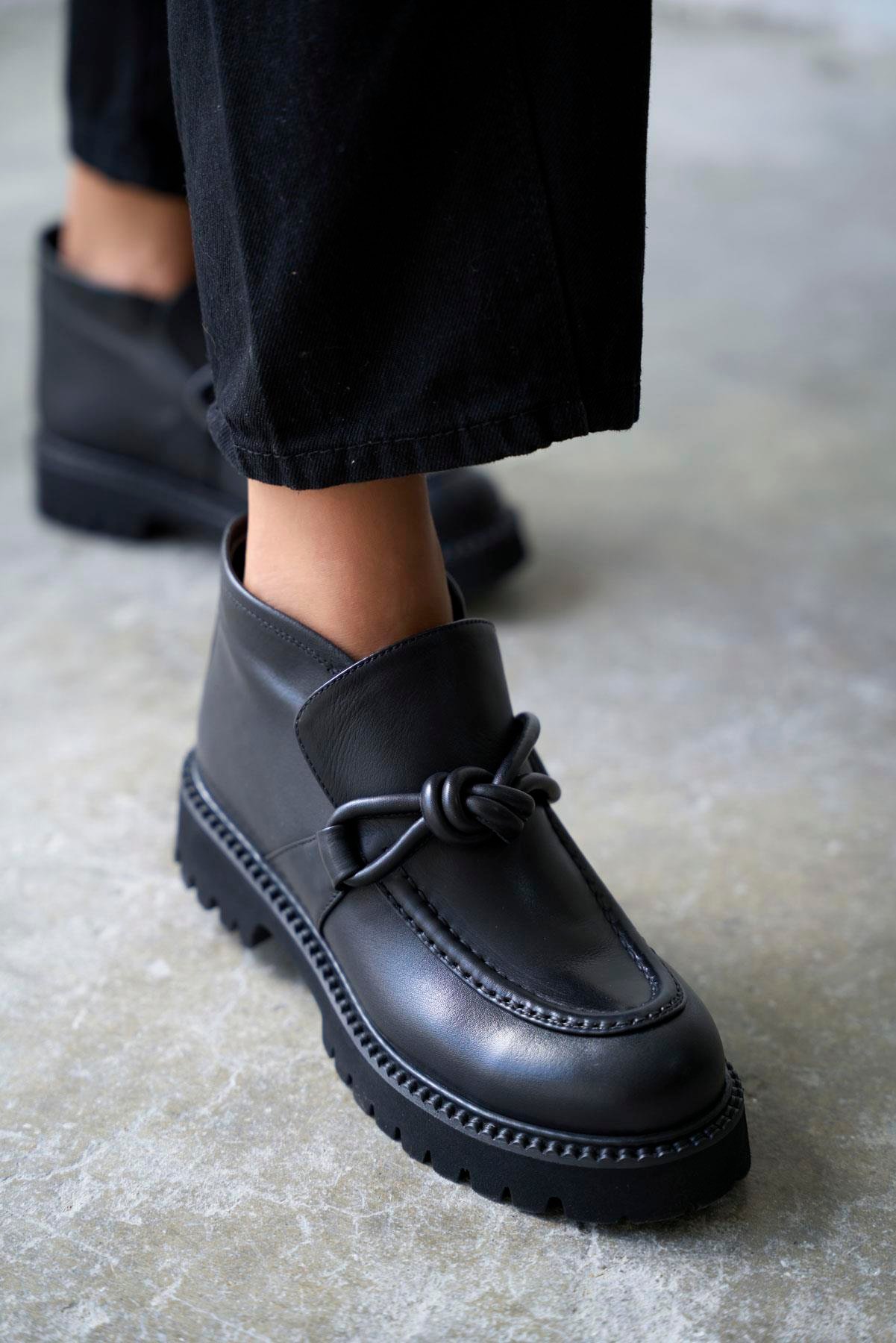 PASSAU SİYAH DERİ BOT