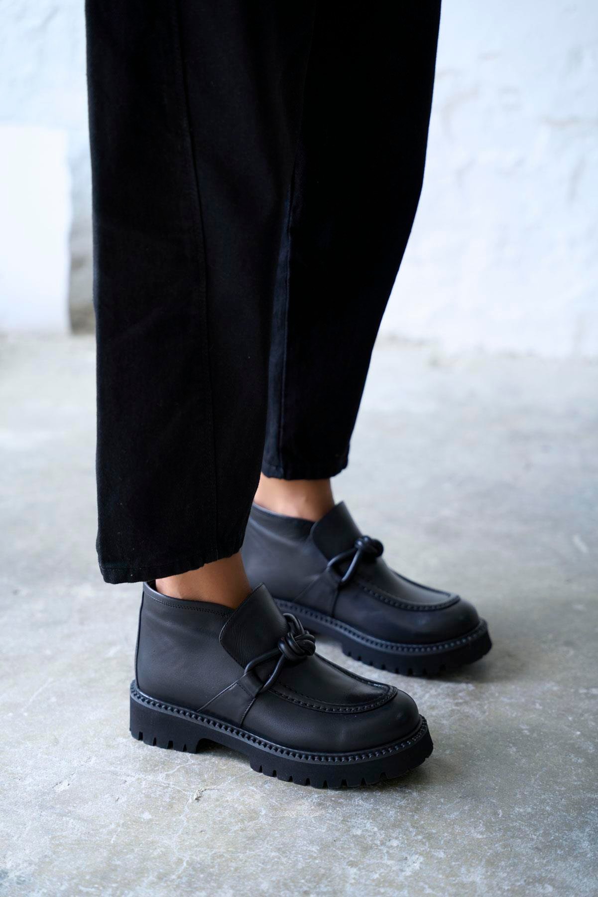 PASSAU SİYAH DERİ BOT