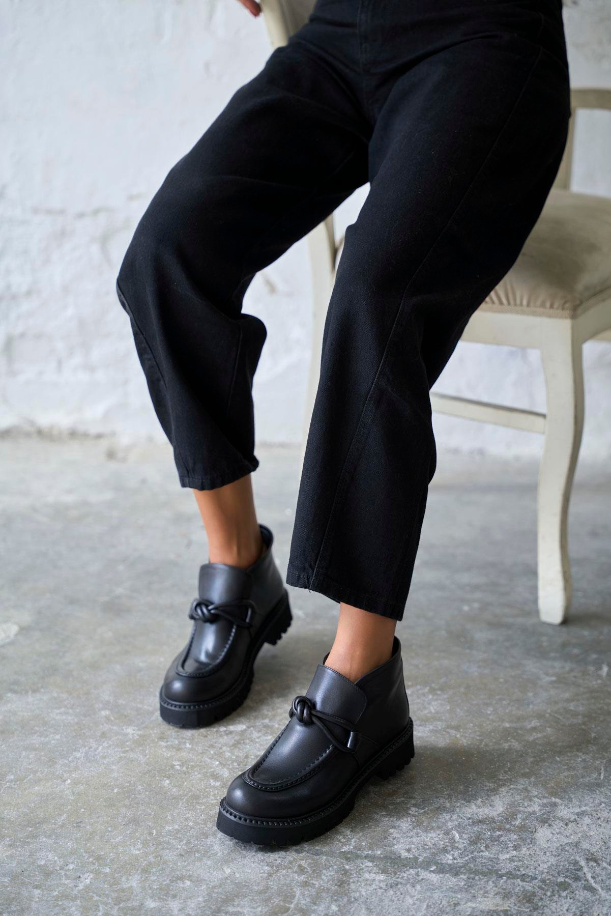 PASSAU SİYAH DERİ BOT