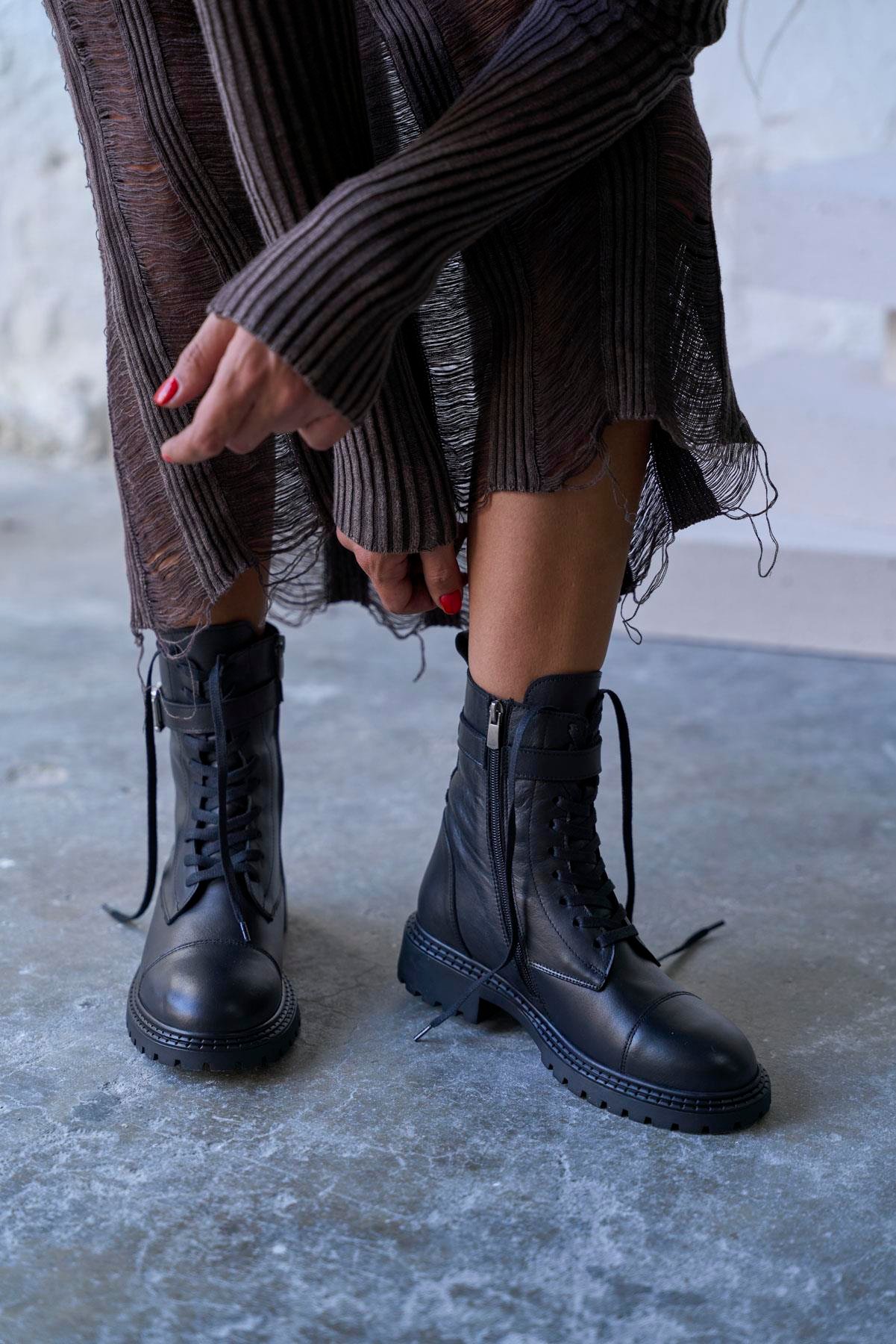 PLONES SİYAH DERİ BOT