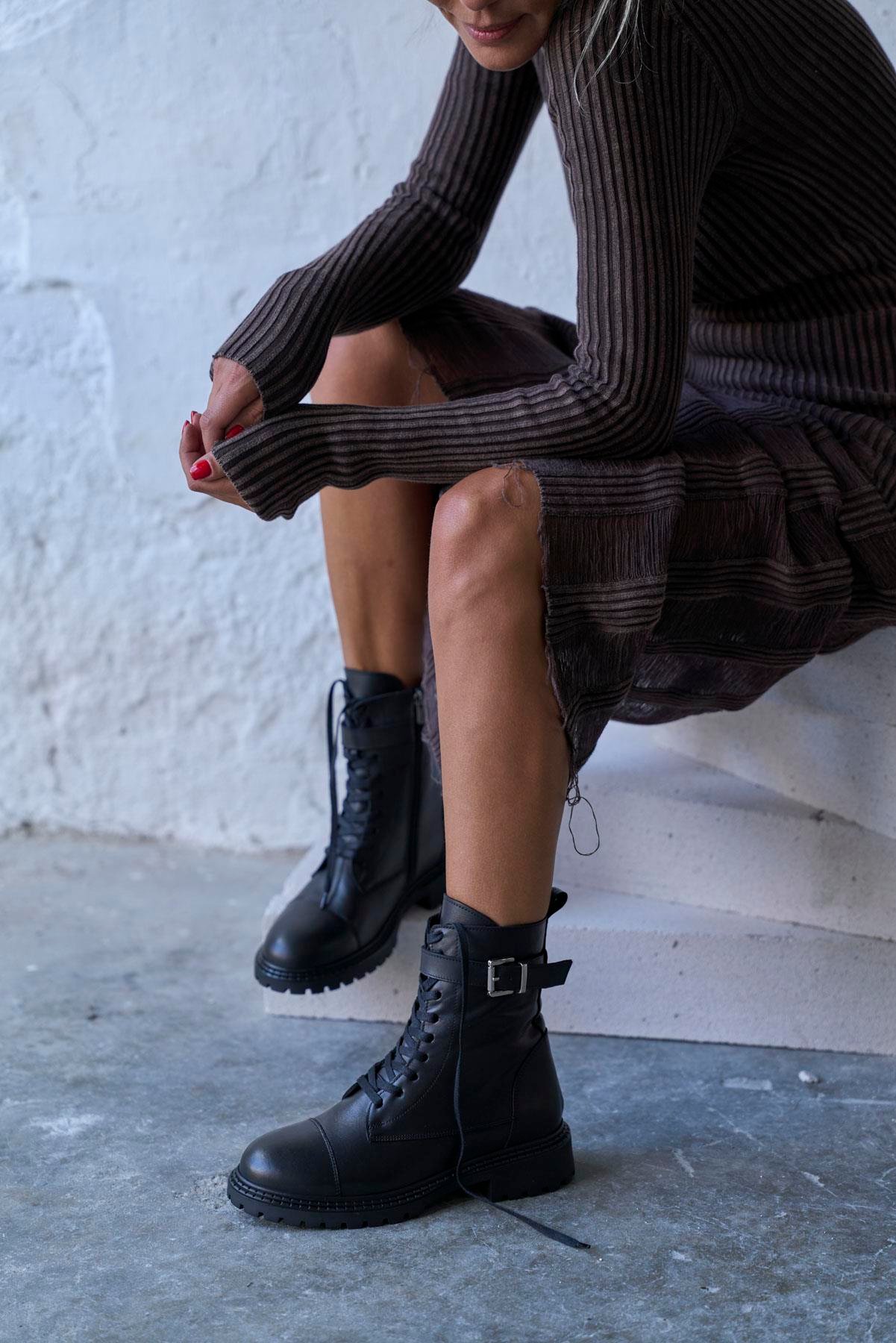 PLONES SİYAH DERİ BOT