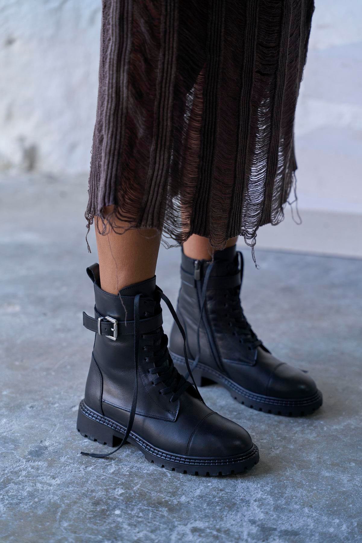 PLONES SİYAH DERİ BOT