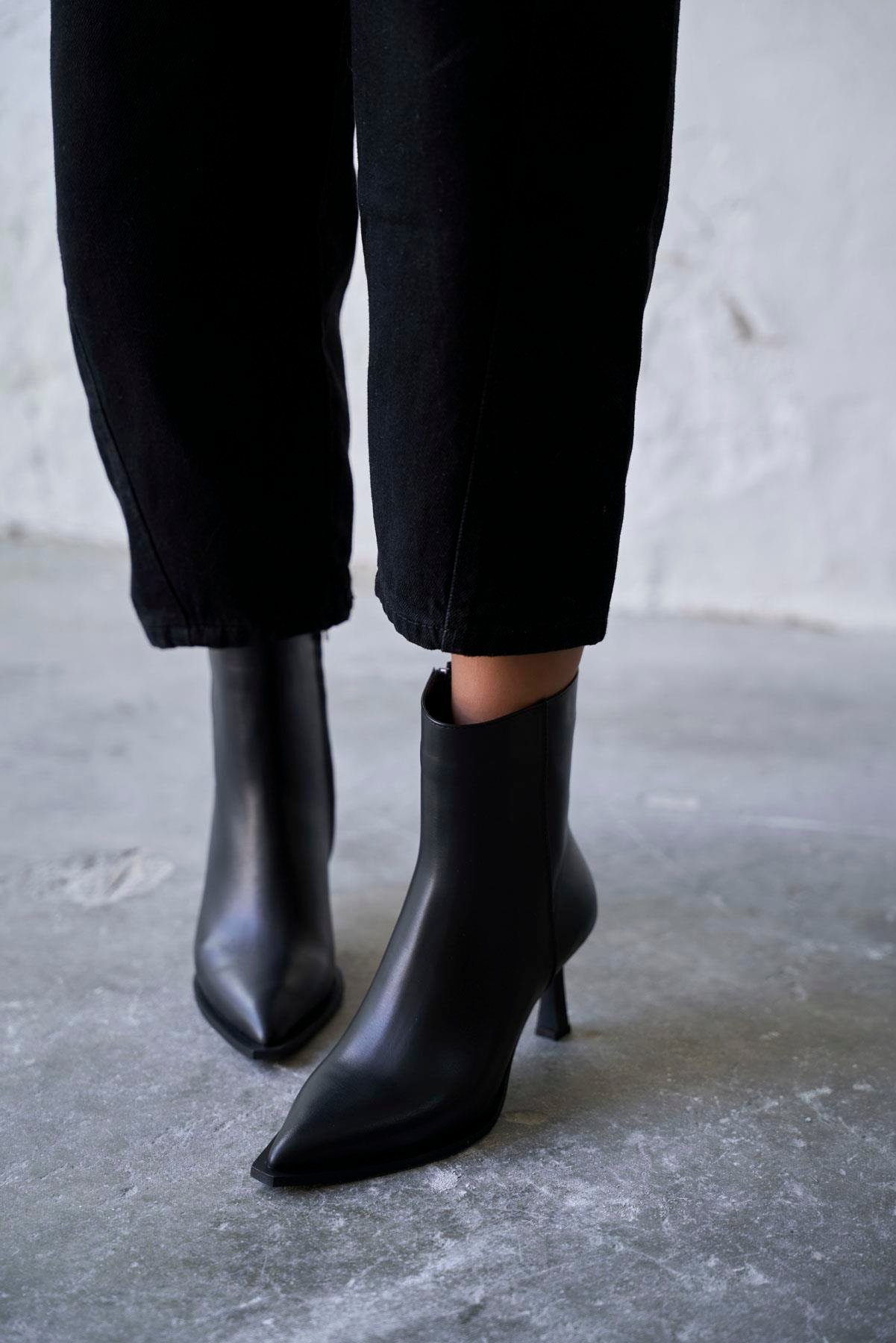 RİVERA SİYAH DERİ TOPUKLU BOT