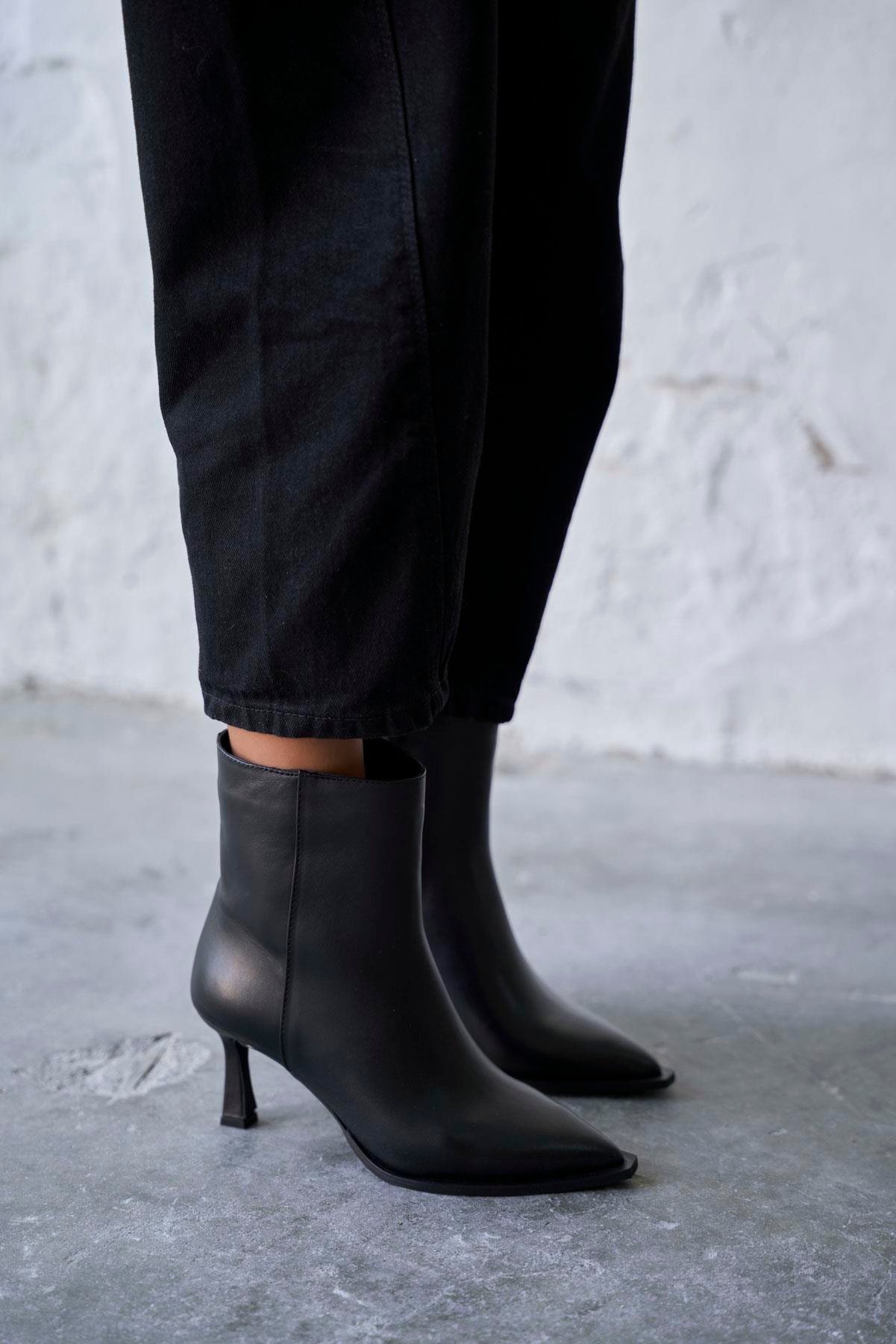 RİVERA SİYAH DERİ TOPUKLU BOT