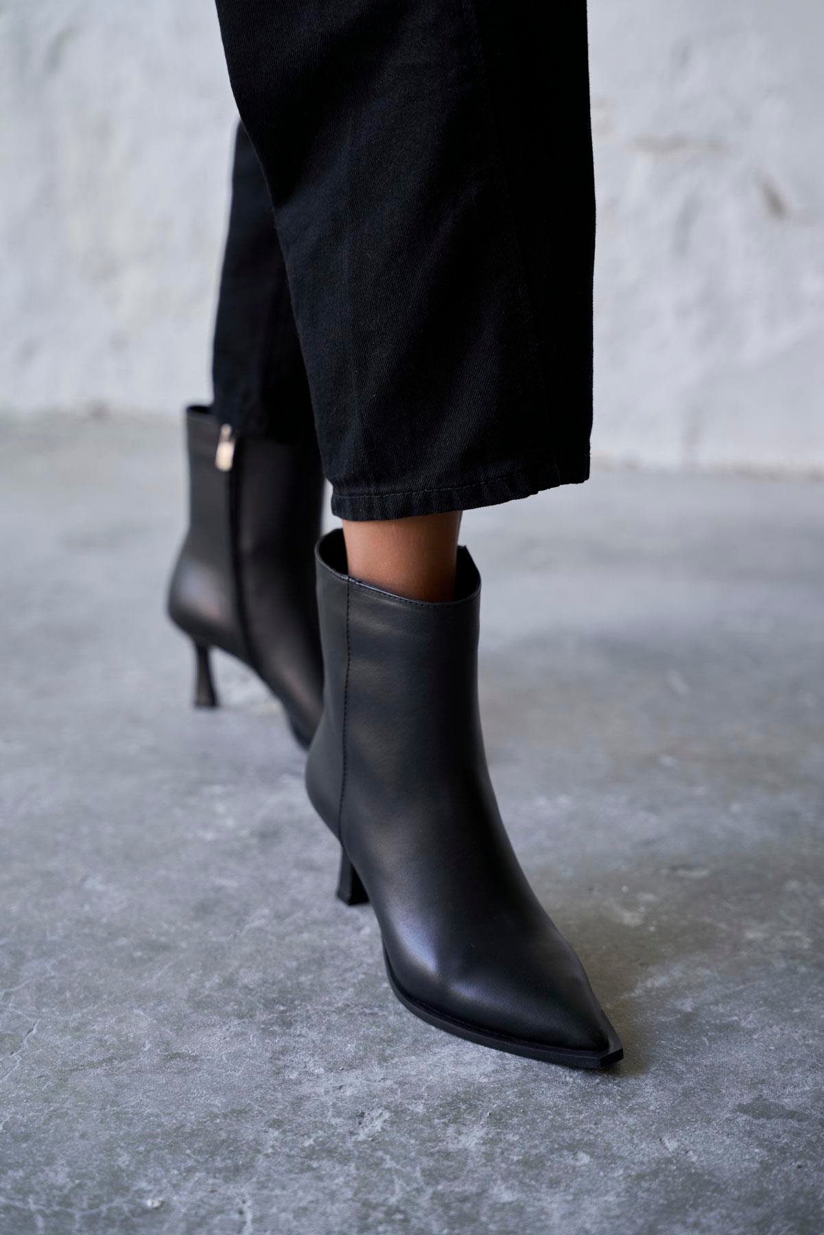 RİVERA SİYAH DERİ TOPUKLU BOT