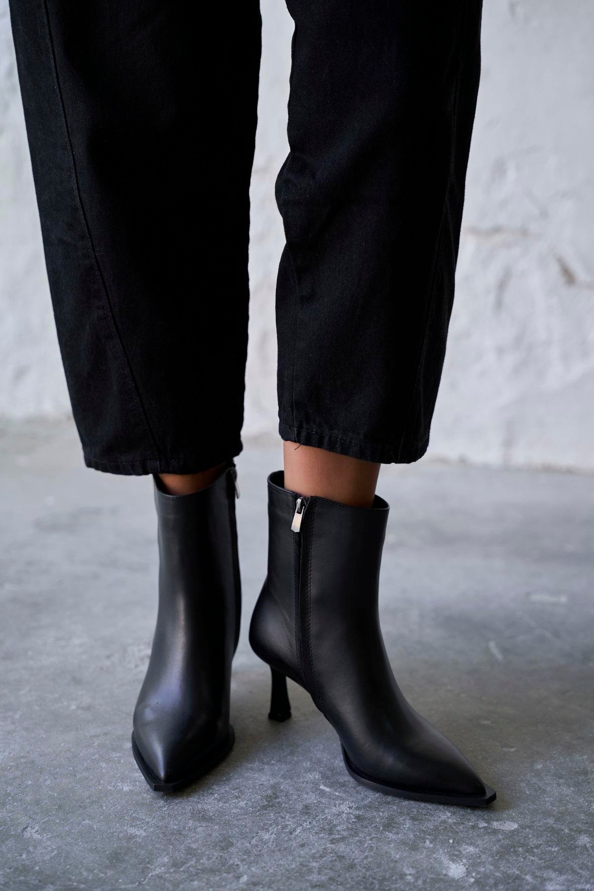 RİVERA SİYAH DERİ TOPUKLU BOT