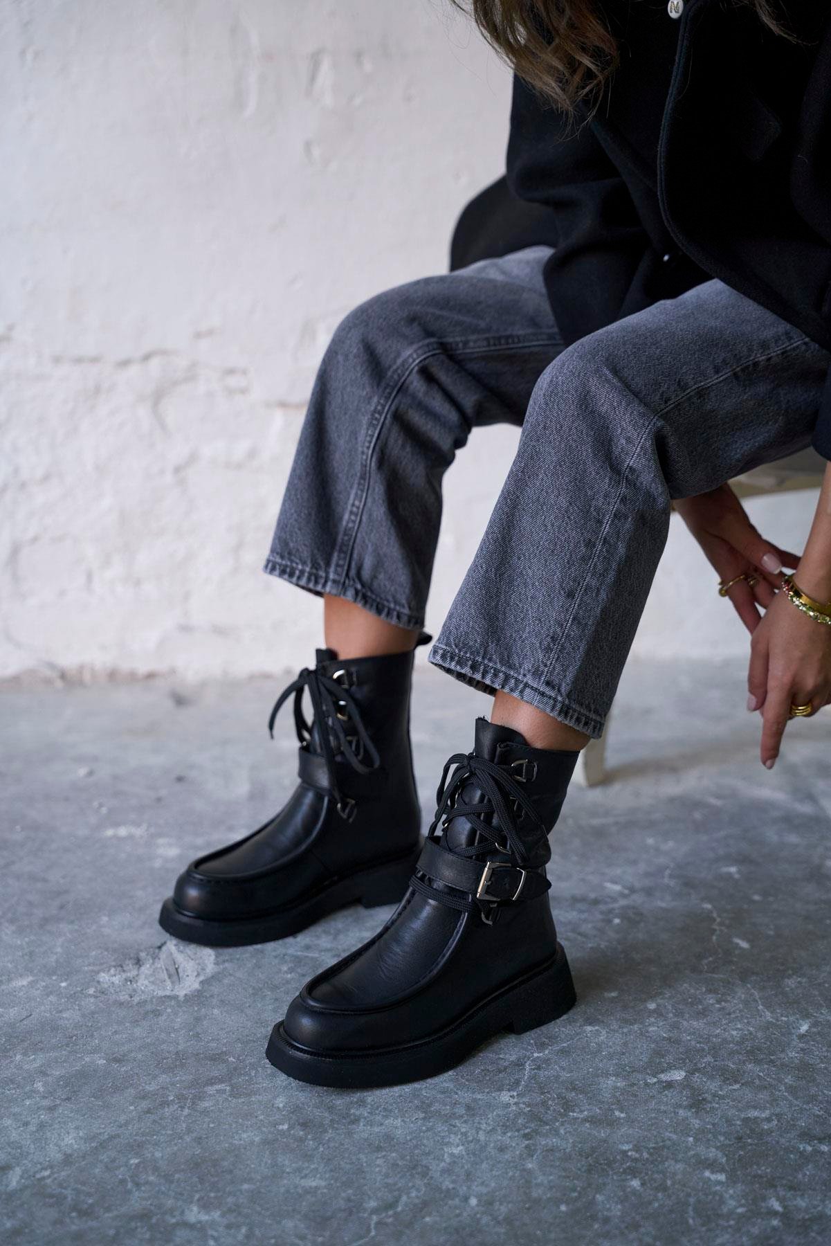 ROSVİEN SİYAH DERİ BOT