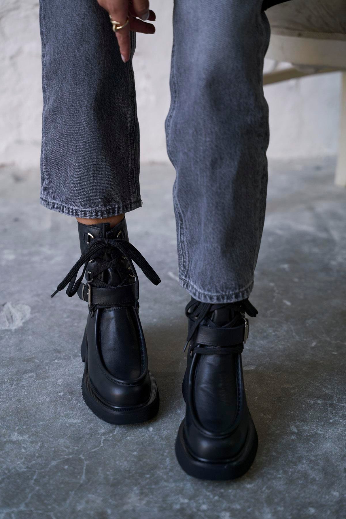 ROSVİEN SİYAH DERİ BOT