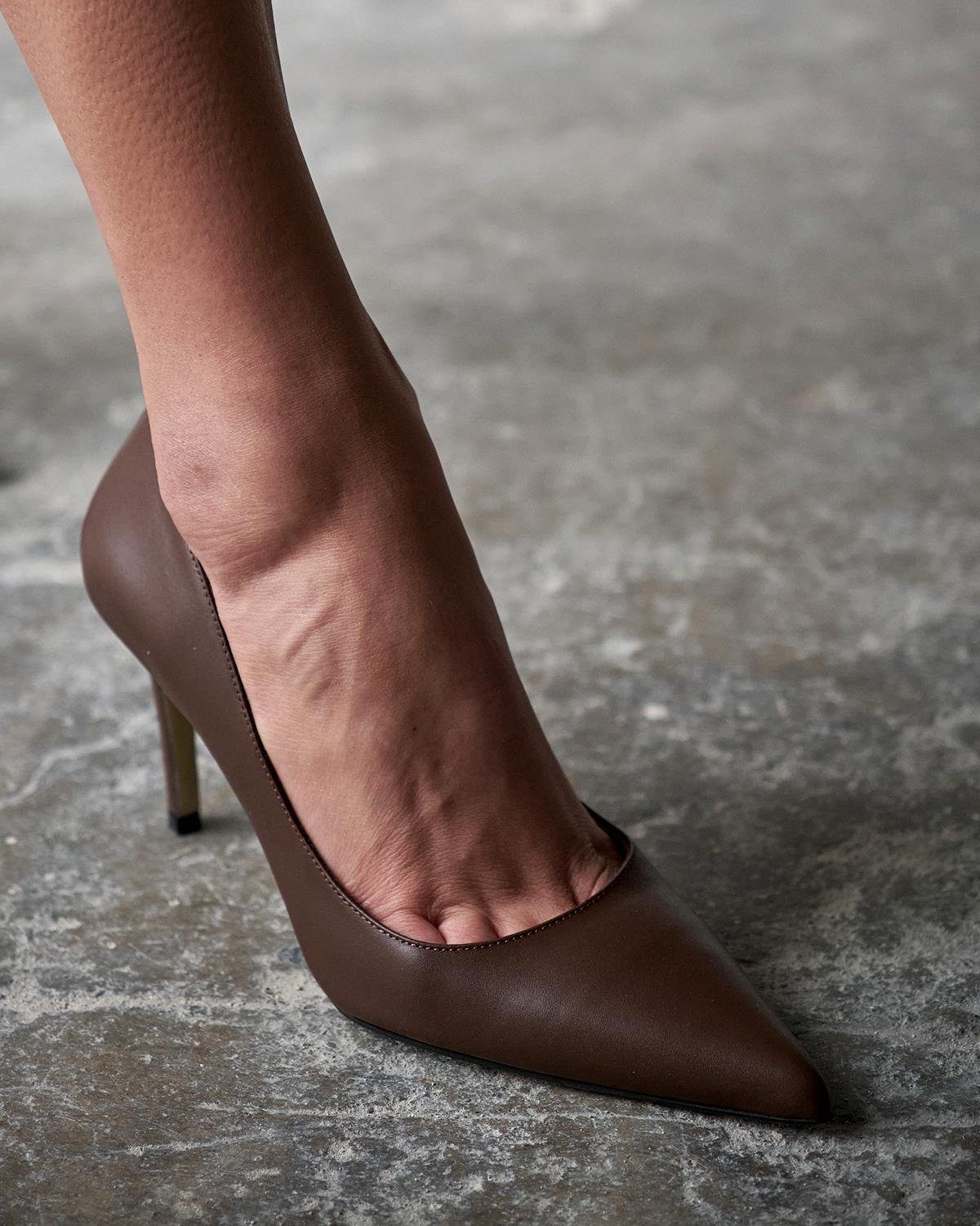 SİSTA 8 CM KAHVE DERİ STİLETTO