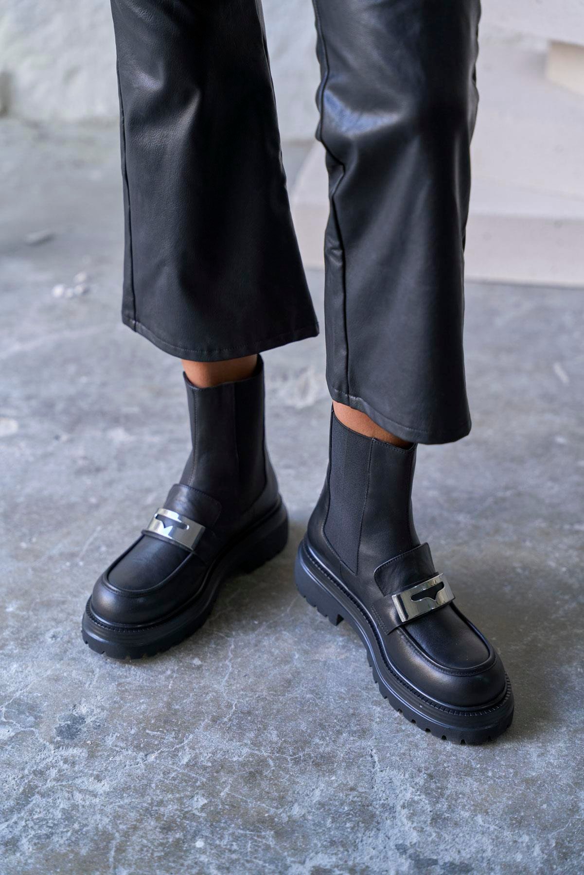 SOLEA SİYAH DERİ BOT