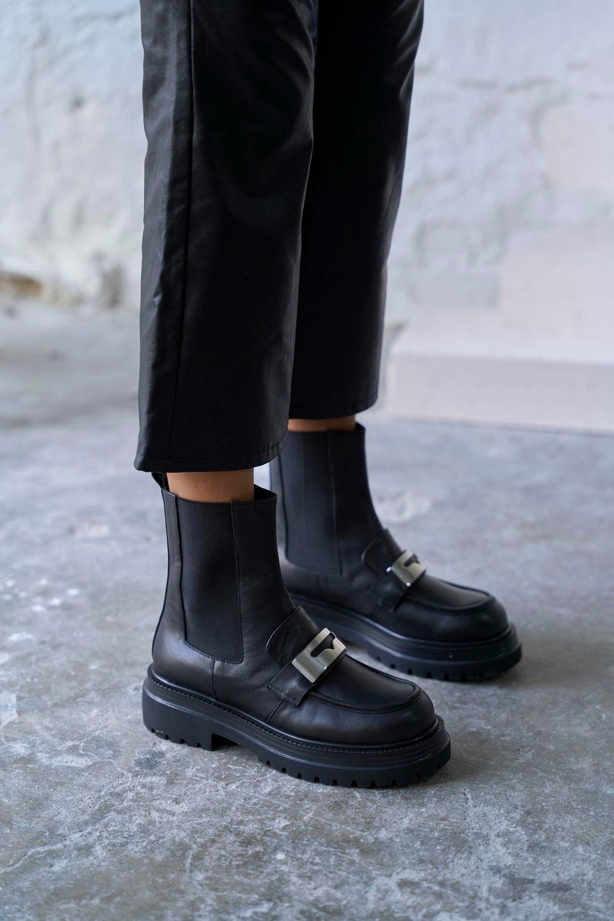 SOLEA SİYAH DERİ BOT