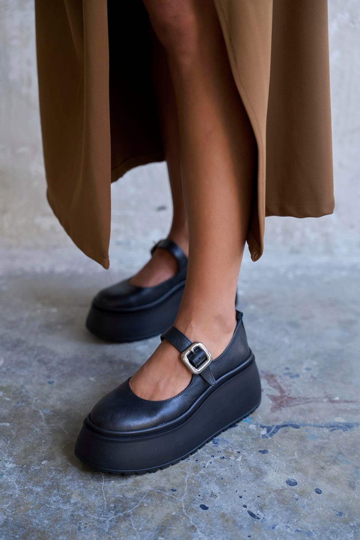 TONA SİYAH DERİ MAKOSEN