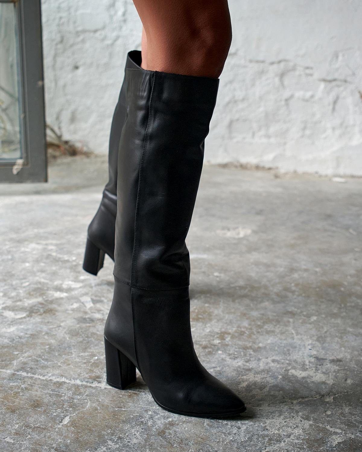 USHER SİYAH DERİ ÇİZME