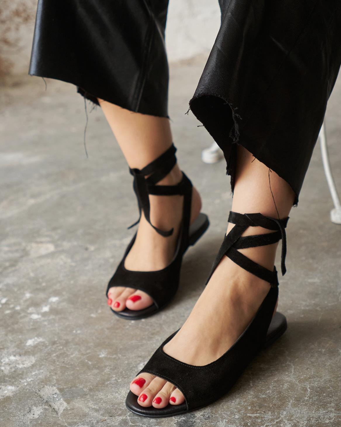 VİBRE SİYAH SÜET SANDALET