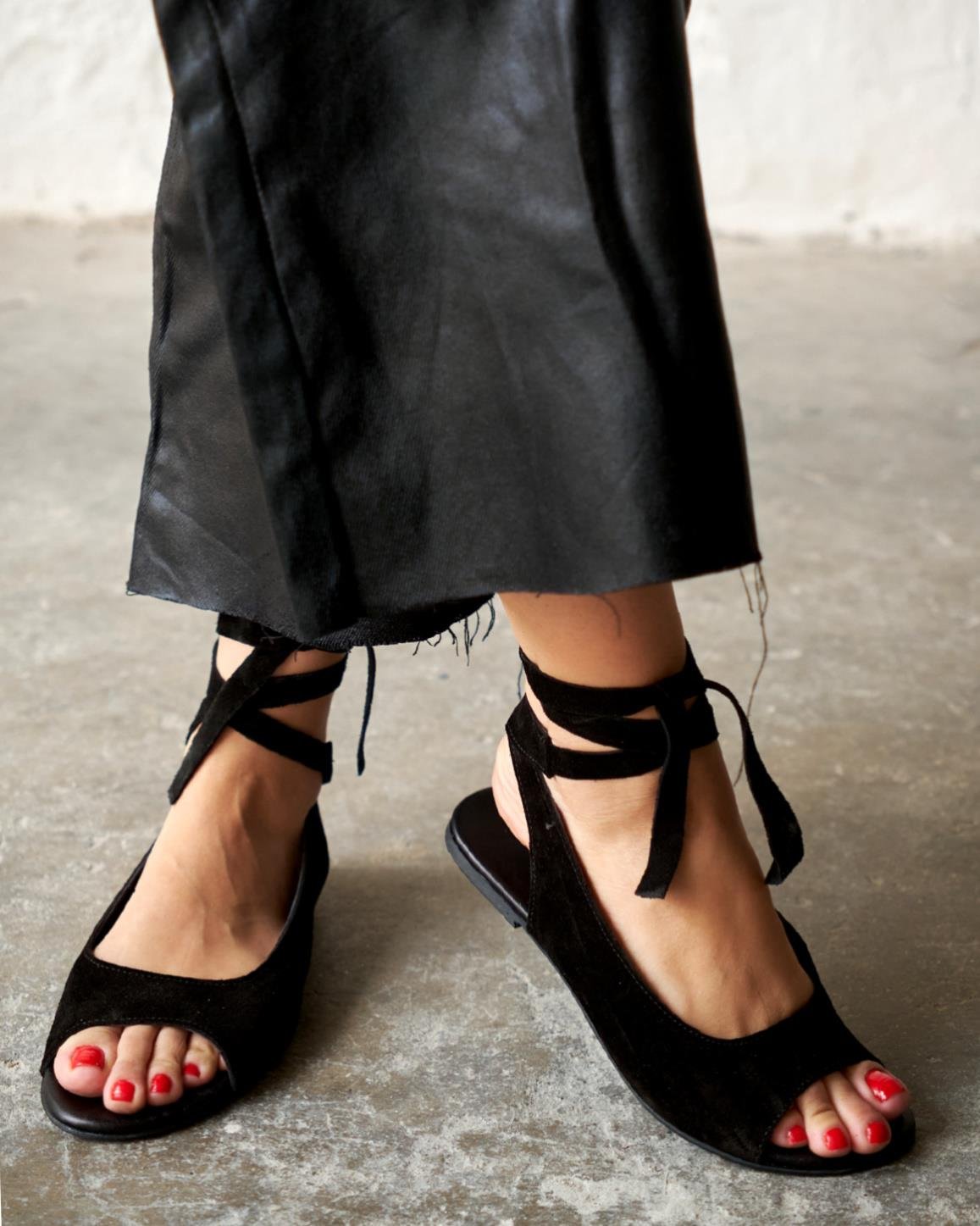 VİBRE SİYAH SÜET SANDALET