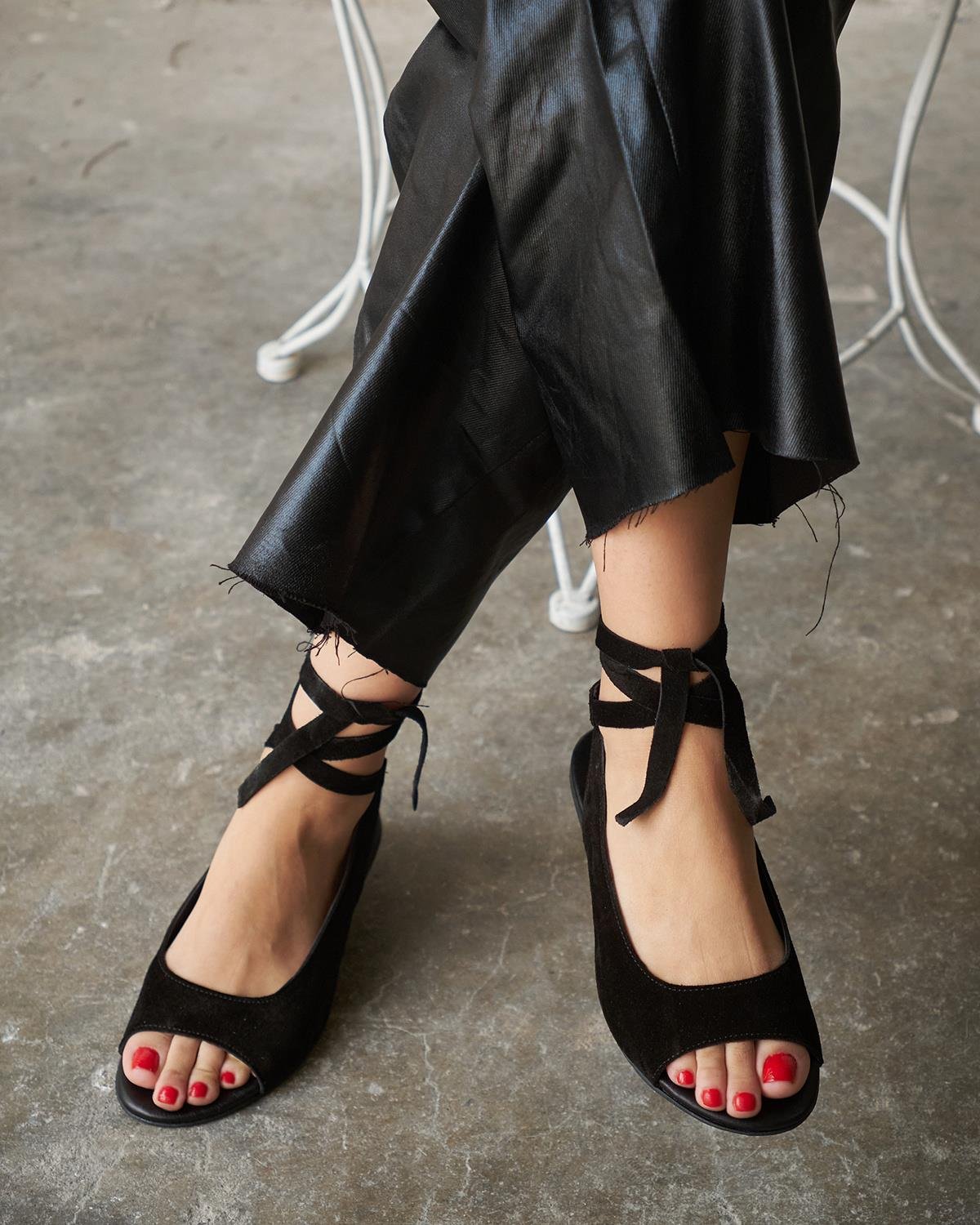 VİBRE SİYAH SÜET SANDALET