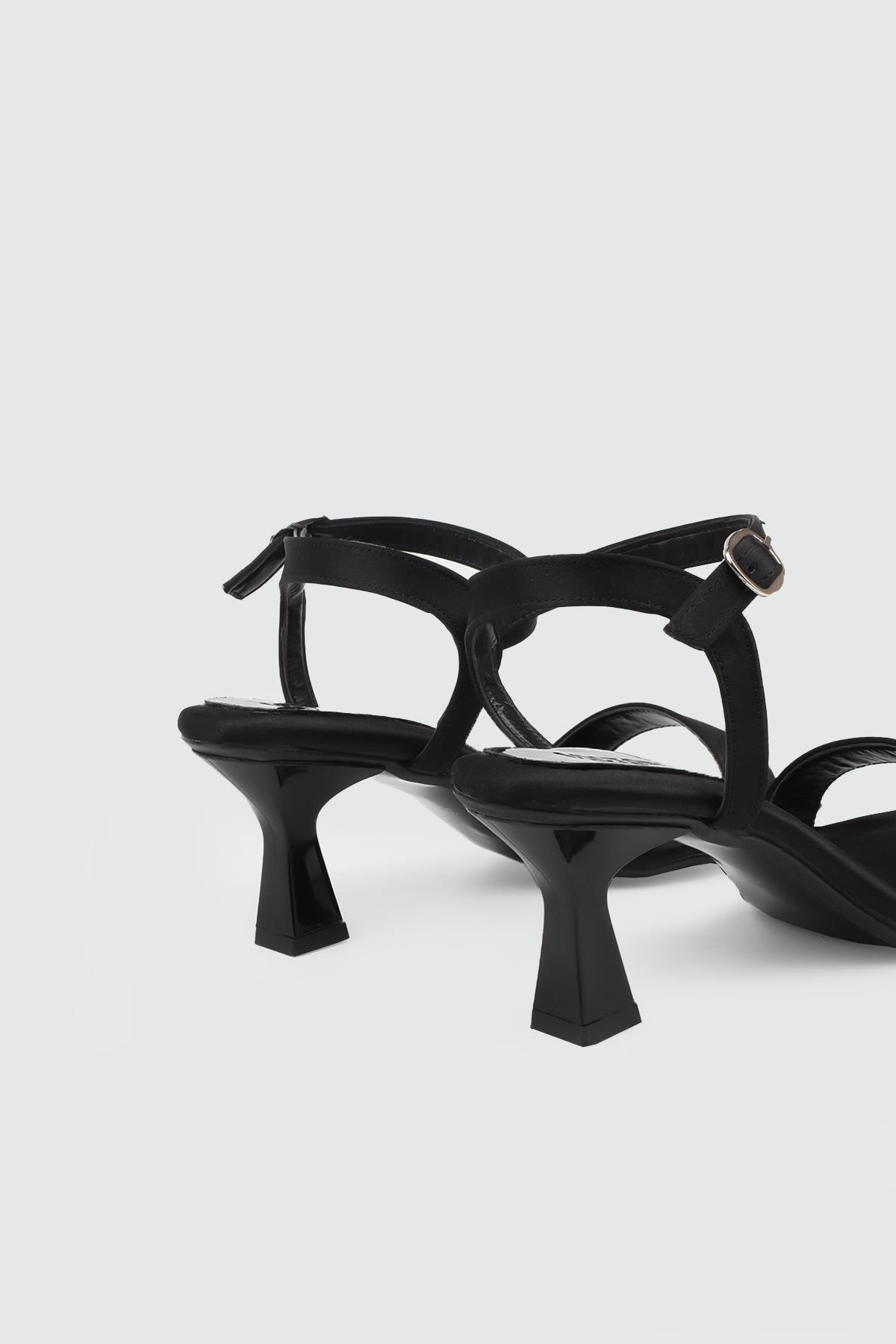 Arkası Açık Bant Siyah Saten Kadın Topuklu Ayakkabı VİCTORİA-248 Kadın Alçak Topuklu Victoria VİCTORİA 25Y-248 Kadın