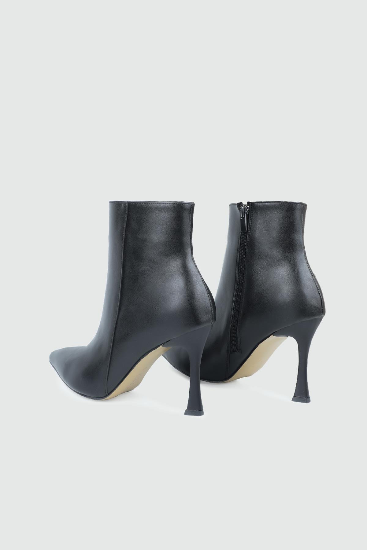 Boğazlı Fermuarlı Sivri Burun Siyah Kadeh Yüksek Topuklu Kadın Bot My Bella YÇ-2011 Kadın Klasik Topuklu Bot MY BELLA My Bella YÇ-2011 Kadın 25K