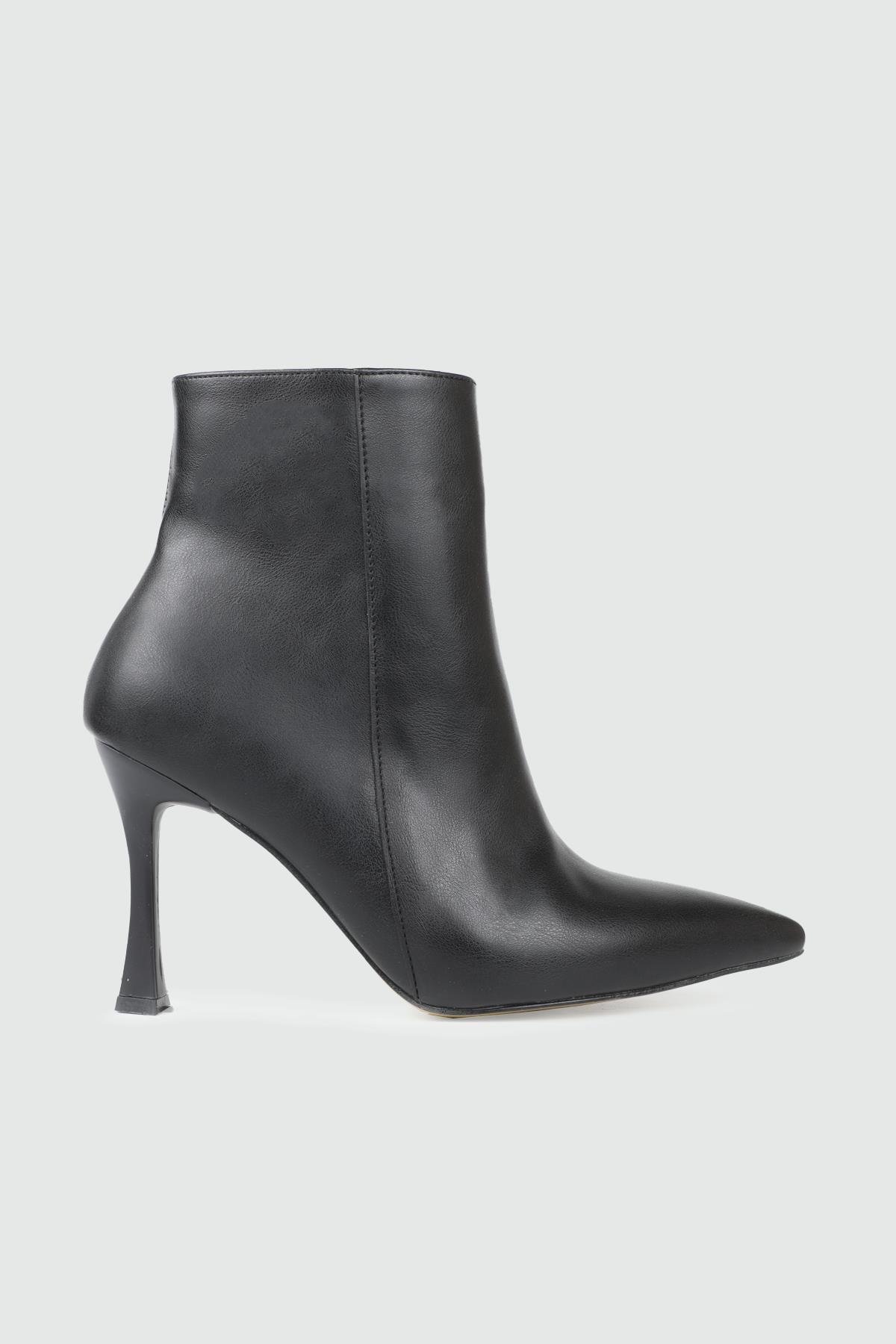 Boğazlı Fermuarlı Sivri Burun Siyah Kadeh Yüksek Topuklu Kadın Bot My Bella YÇ-2011 Kadın Klasik Topuklu Bot MY BELLA My Bella YÇ-2011 Kadın 25K