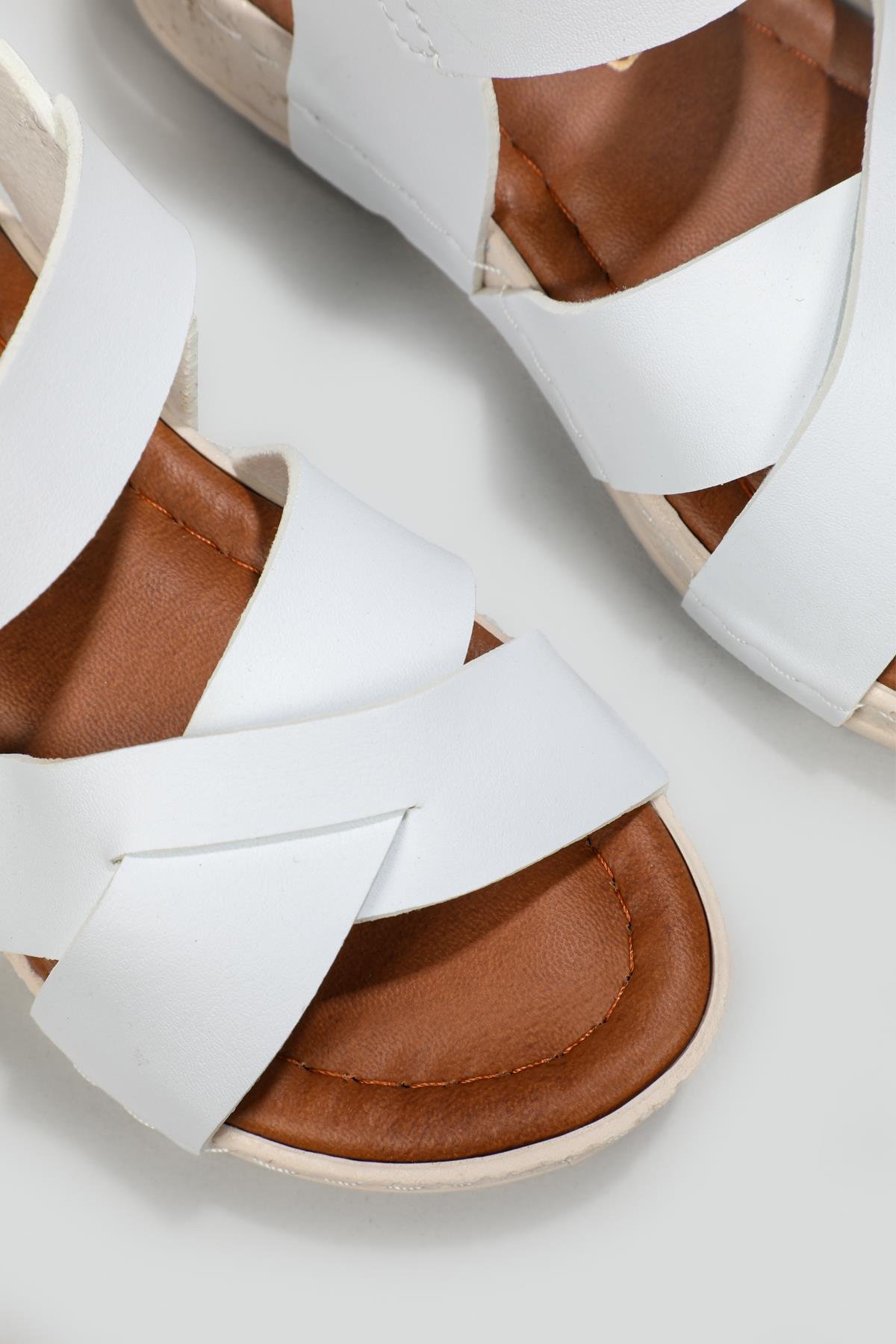 Çapraz Bantlı Cırtlı Beyaz Çocuk Sandalet 2400 Çocuk Sandalet Beınsteps Beinsteps 2400 22Y