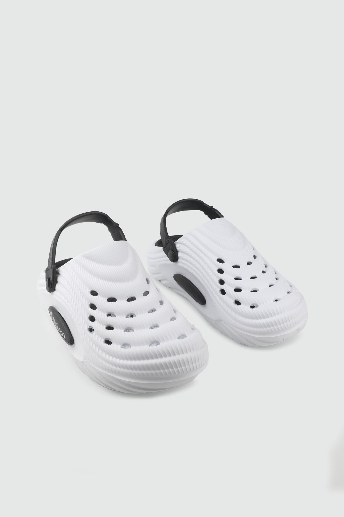 Cross Modeli Siyah Beyaz Unisex Terlik 214 Unisex Terlik SONİMİX TWİNGO 26Y 9808 Unisex