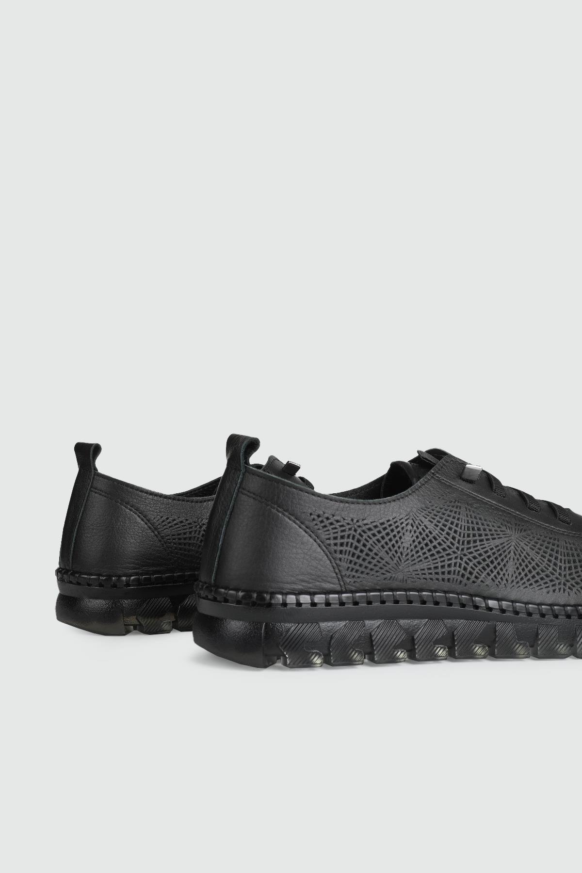 Deri Rahat Lastikli Siyah Kadın Ayakkabı 2011 Kadın Günlük Ayakkabı GESSİ Gessi 2011 Deri 25Y