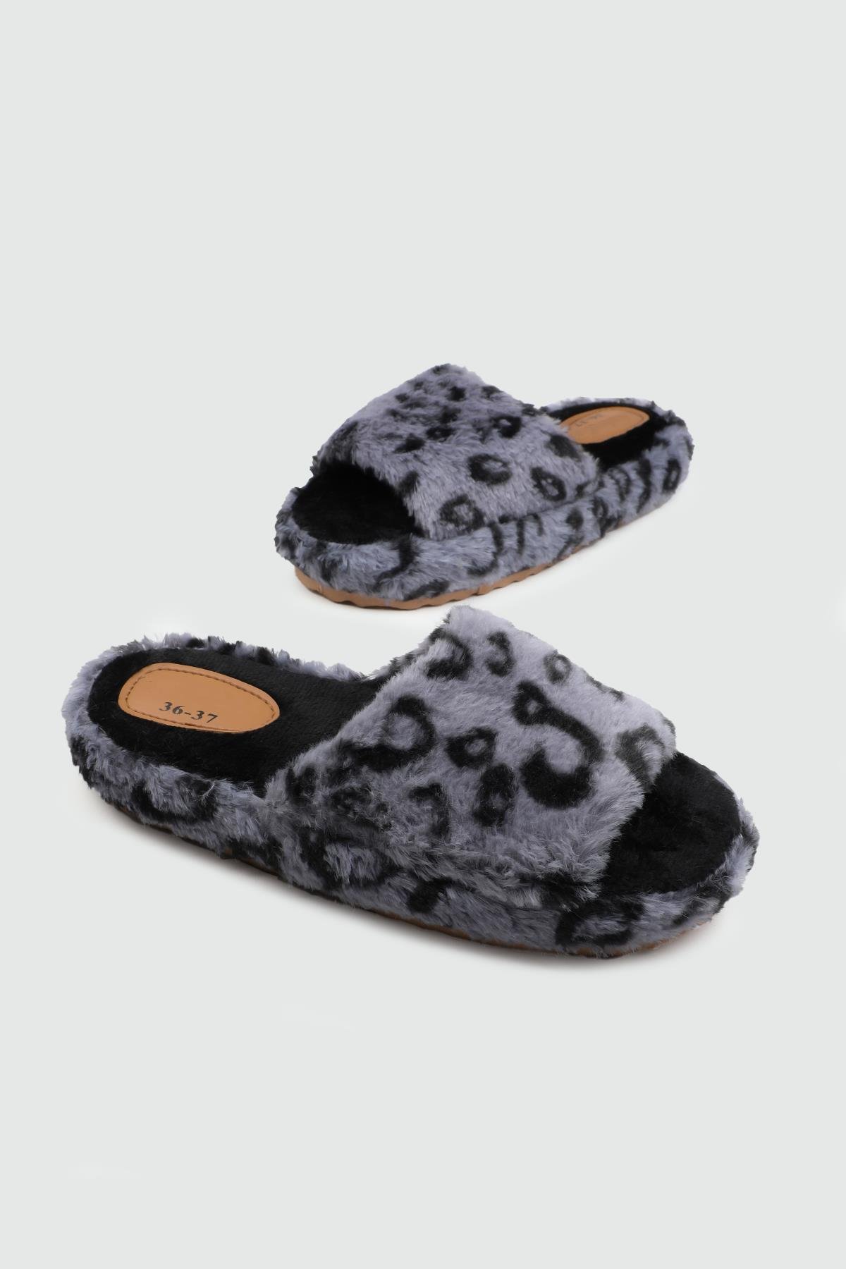 Ev İçi Rahat Tüylü Gri Leopar Kadın Terlik My Bella Leo Terlik 25K Kadın Kışlık Ev Terliği MY BELLA My Bella Leo Terlik 25K