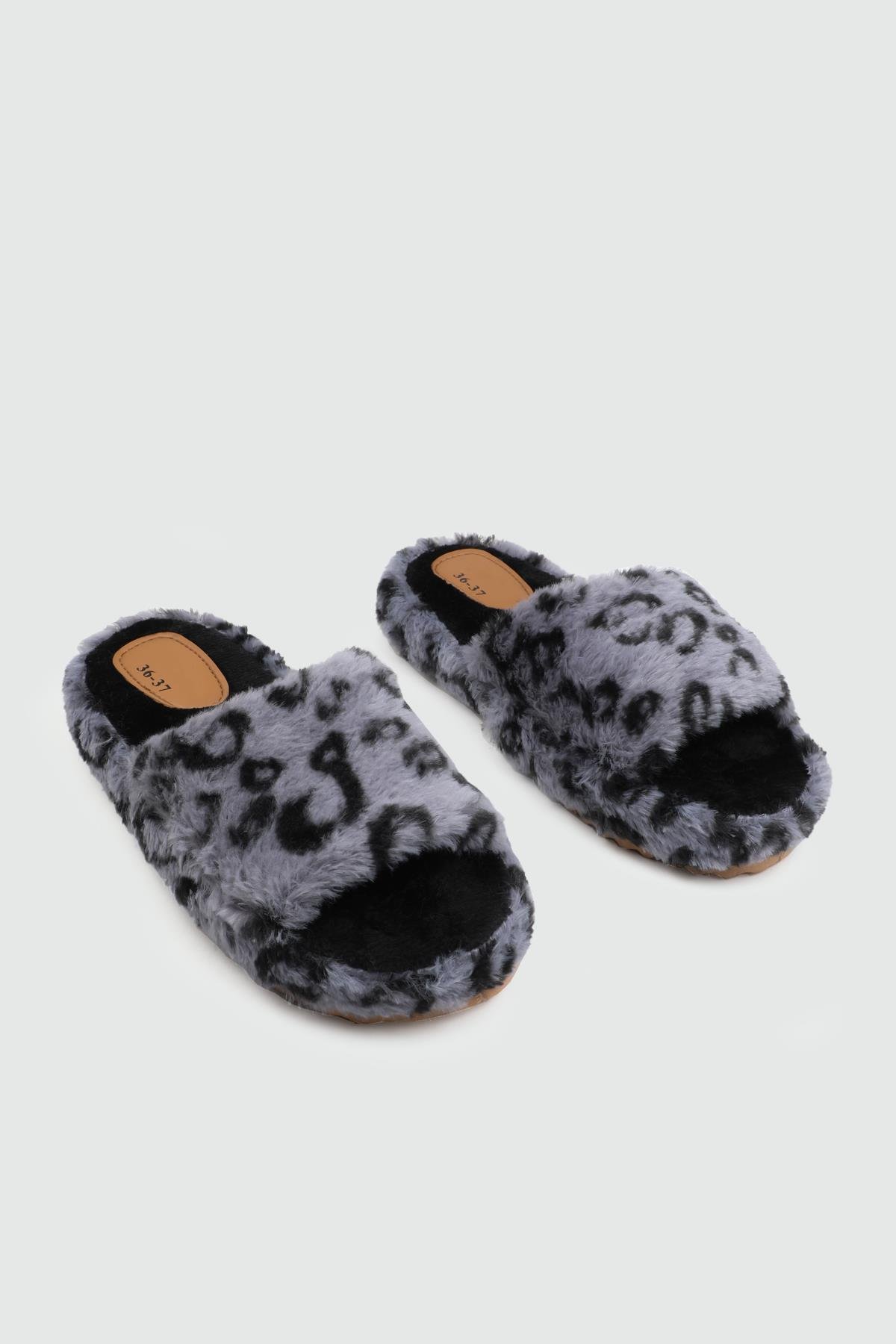 Ev İçi Rahat Tüylü Gri Leopar Kadın Terlik My Bella Leo Terlik 25K Kadın Kışlık Ev Terliği MY BELLA My Bella Leo Terlik 25K