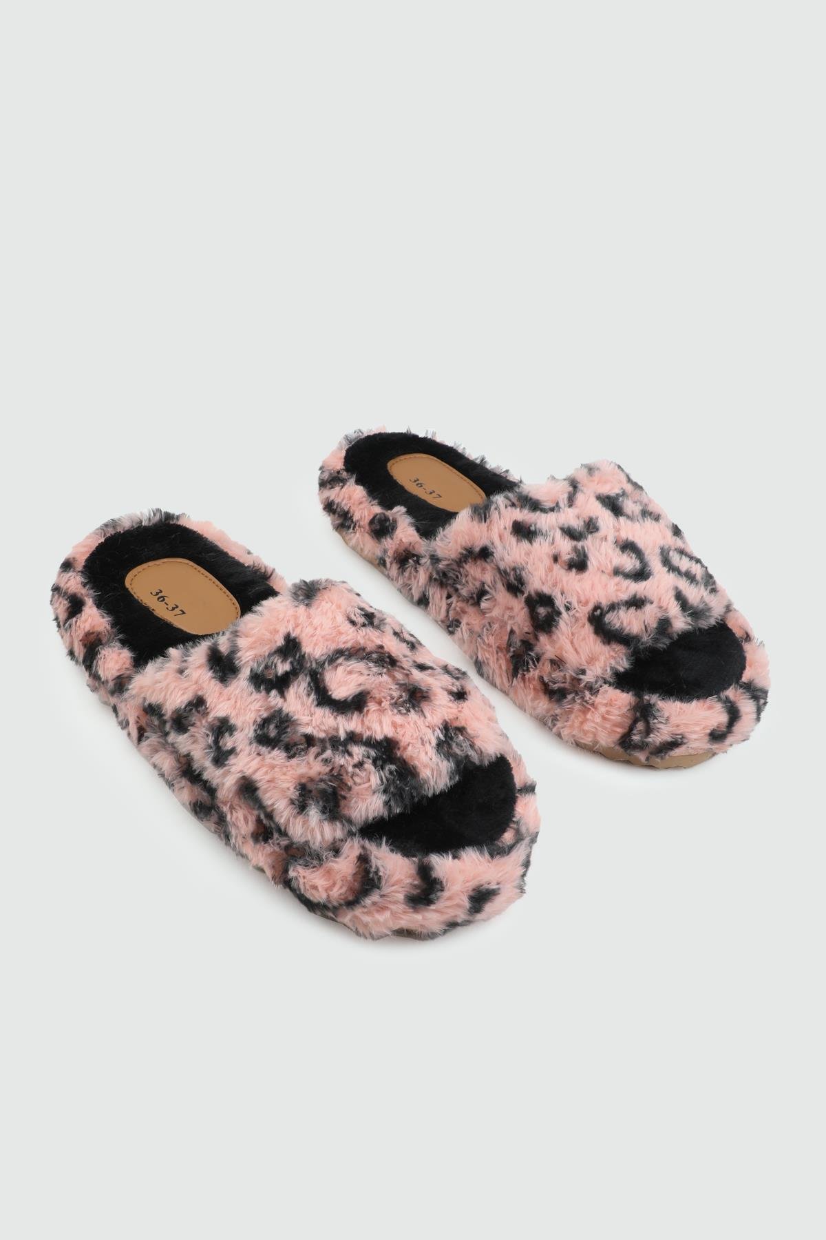 Ev İçi Rahat Tüylü Pembe Leopar Kadın Terlik My Bella Leo Terlik 25K Kadın Kışlık Ev Terliği MY BELLA My Bella Leo Terlik 25K