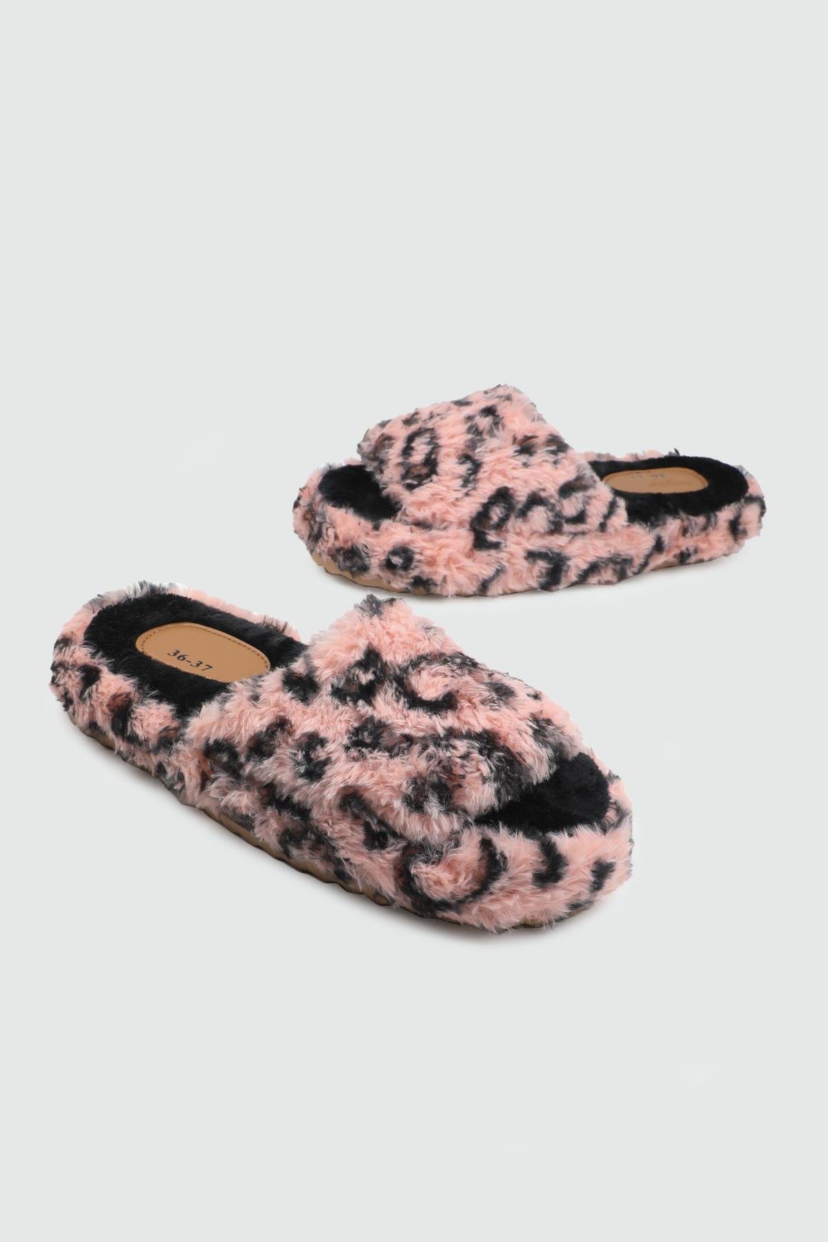 Ev İçi Rahat Tüylü Pembe Leopar Kadın Terlik My Bella Leo Terlik 25K Kadın Kışlık Ev Terliği MY BELLA My Bella Leo Terlik 25K