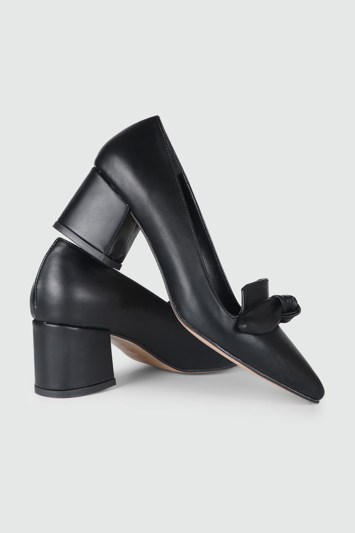 Fiyonklu Topuklu Siyah Kadın Ayakkabı OŞM-05 Kadın Alçak Topuklu Carla Bella My Bella OŞM-05 KADIN 24Y