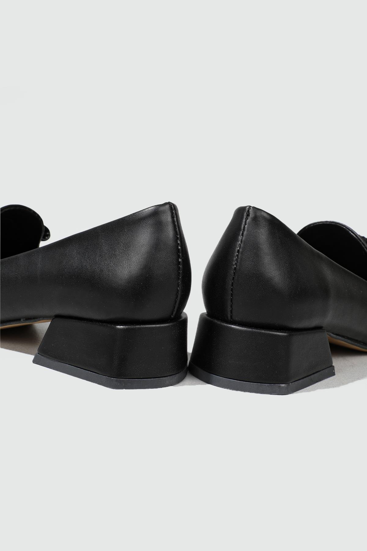 Günlük 3 cm Topuklu Puf Tokalı Siyah Kadın Ayakkabı H-03 Kadın Günlük Ayakkabı Carla Bella Carla Bella H-03 21K