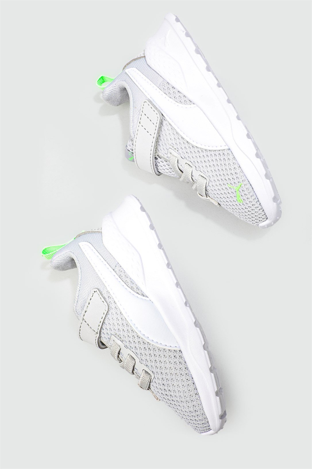 Günlük Koşu Yürüyüş Gri Beyaz Çocuk Spor Ayakkabı 372010-18 Çocuk Koşu / Yürüyüş Puma PUMA 372010-18 BEBE PAT FLT