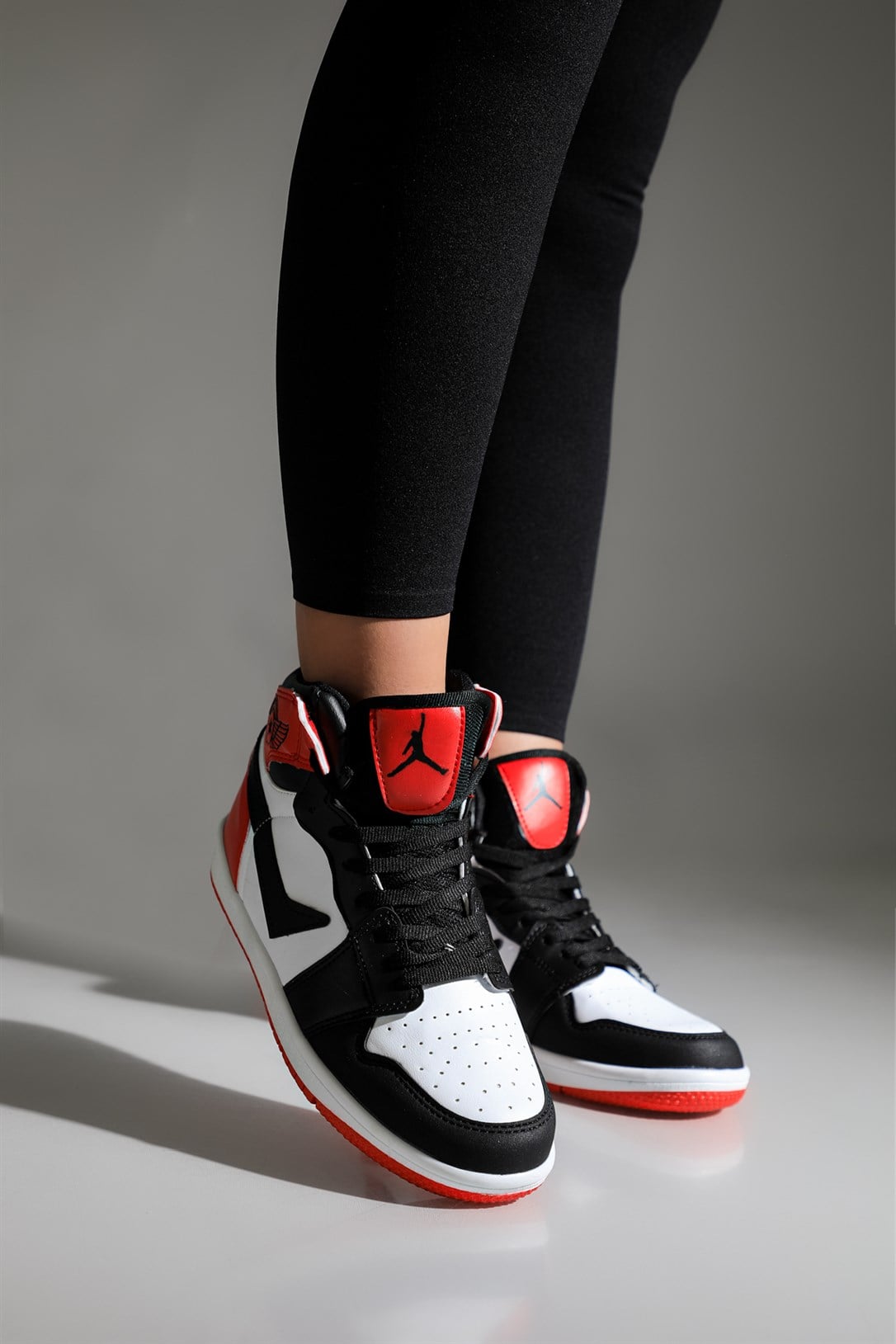Günlük Siyah Beyaz Kırmızı Unisex Spor Ayakkabı 8070 Unisex Günlük Spor Ayakkabı Lambırlent LAMBIRLENT 8070 UNİSEX BASKET