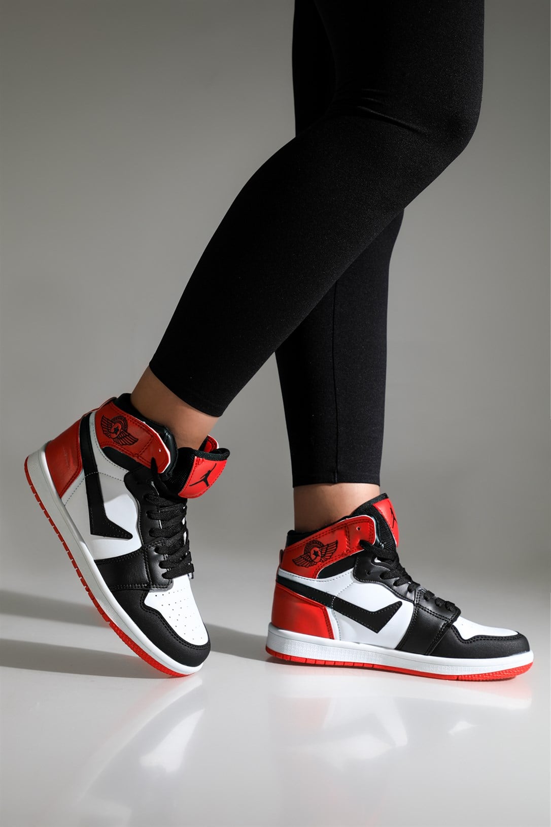 Günlük Siyah Beyaz Kırmızı Unisex Spor Ayakkabı 8070 Unisex Günlük Spor Ayakkabı Lambırlent LAMBIRLENT 8070 UNİSEX BASKET