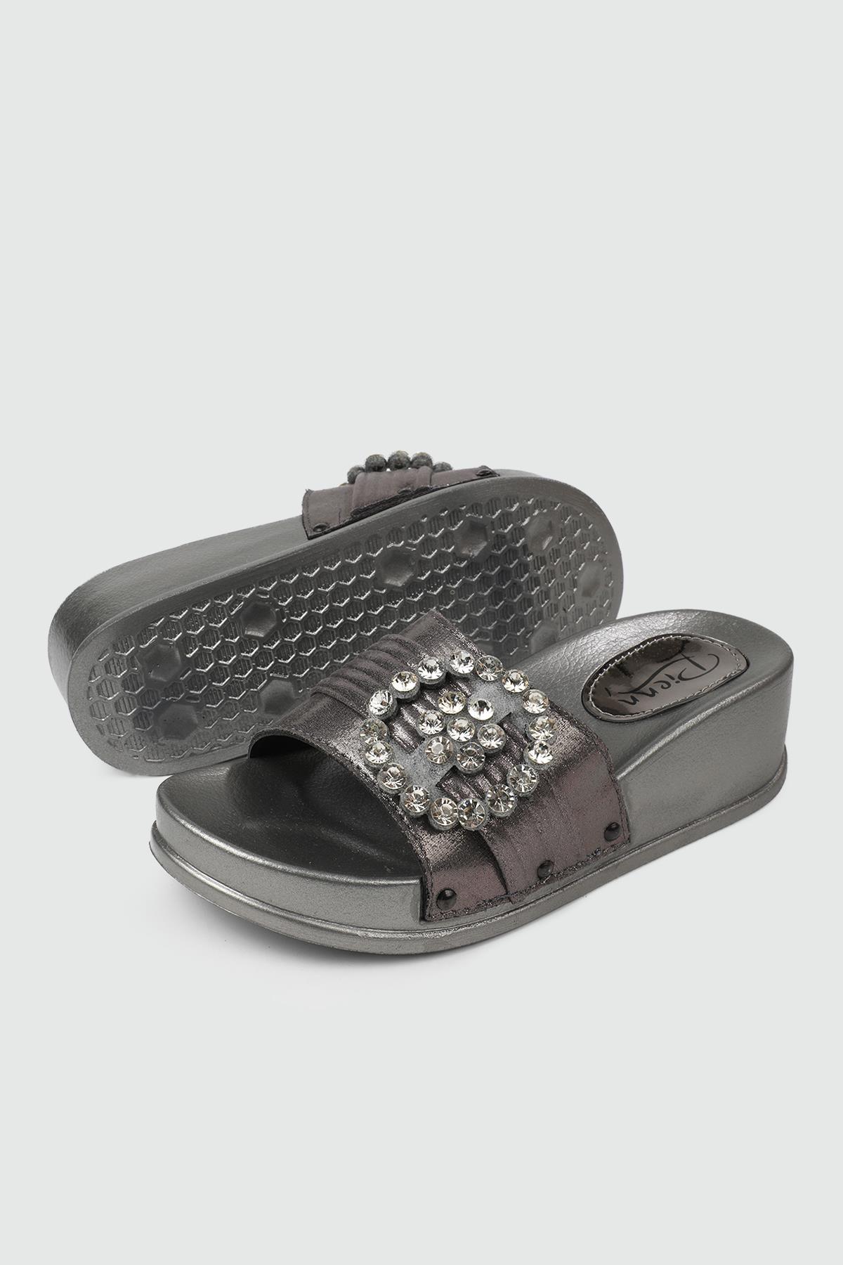 Günlük Taşlı Füme Kadın Terlik 20028 Kadın Günlük Terlik Pienn PİENN 20028-09 Kadın Terlik