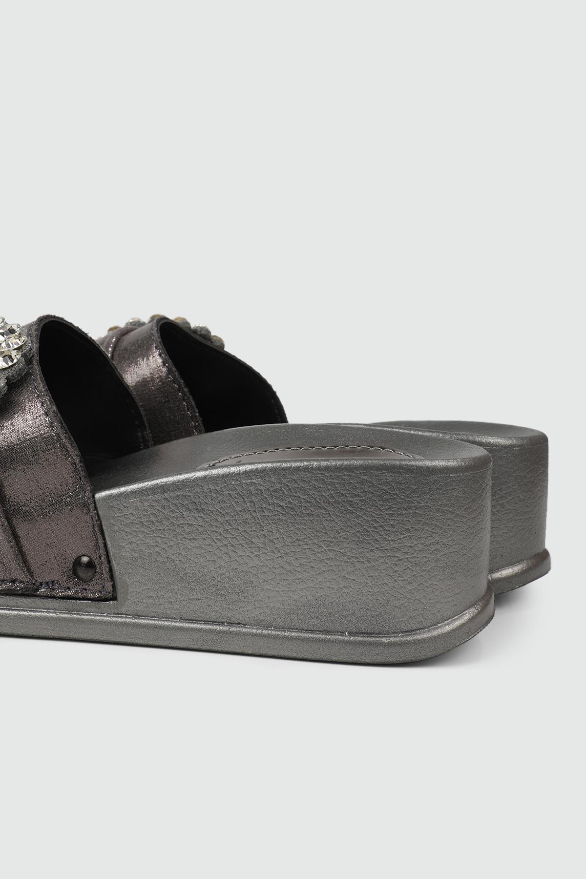 Günlük Taşlı Füme Kadın Terlik 20028 Kadın Günlük Terlik Pienn PİENN 20028-09 Kadın Terlik