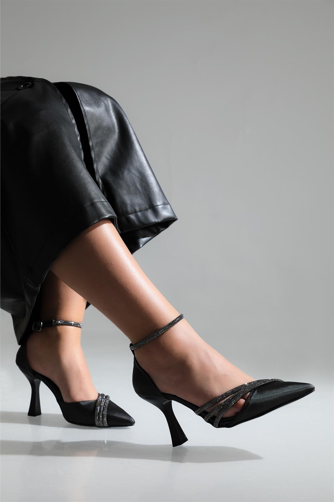 Kadeh Ökçeli Taşlı Abiye Stiletto Siyah Saten Kadın Ayakkabı SÇ-03K Kadın Stiletto Carla Bella My Bella SÇ-03K 23Y