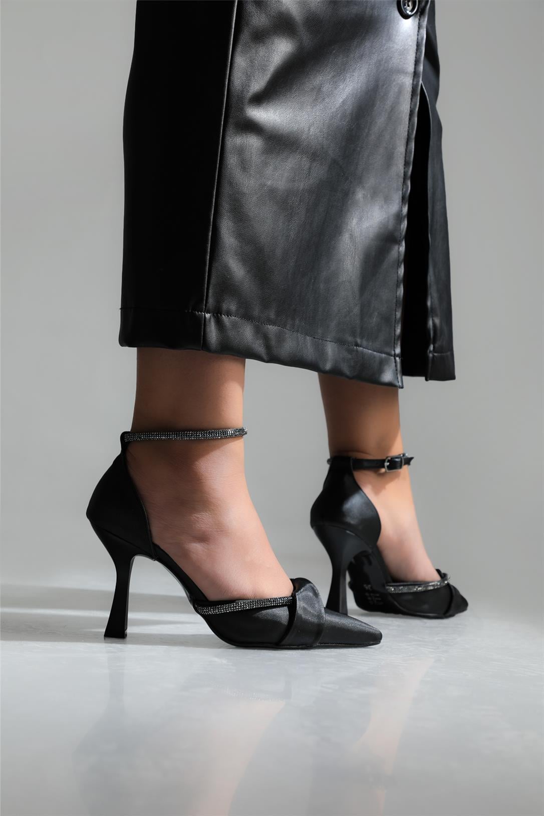 Kadeh Ökçeli Taşlı Abiye Stiletto Siyah Saten Kadın Ayakkabı SÇ-04 Kadın Stiletto Carla Bella My Bella SÇ-04 23Y