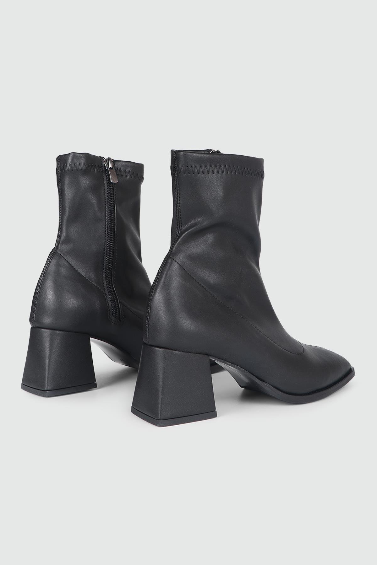 Kadeh Topuklu Sivri Burun Şık Siyah Kadın Ayakkabı MB-2001 Kadın Klasik Topuklu Bot MyBella My bella MB-2001 KADIN 24K