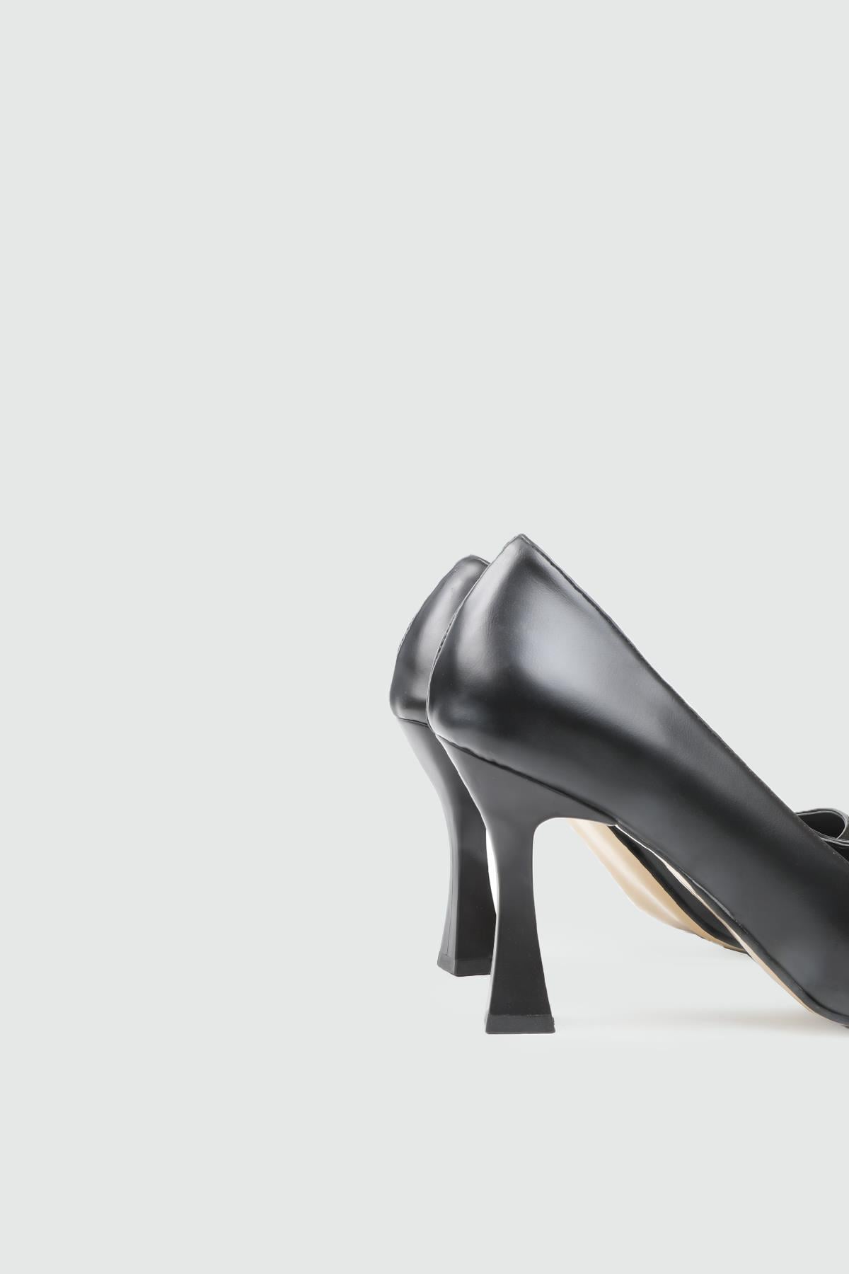 Kadeh Topuklu Sivri Burun Siyah Kadın Ayakkabı Adelfa Kadın Stiletto Carla Bella My Bella Adelfa Kadın 25Y