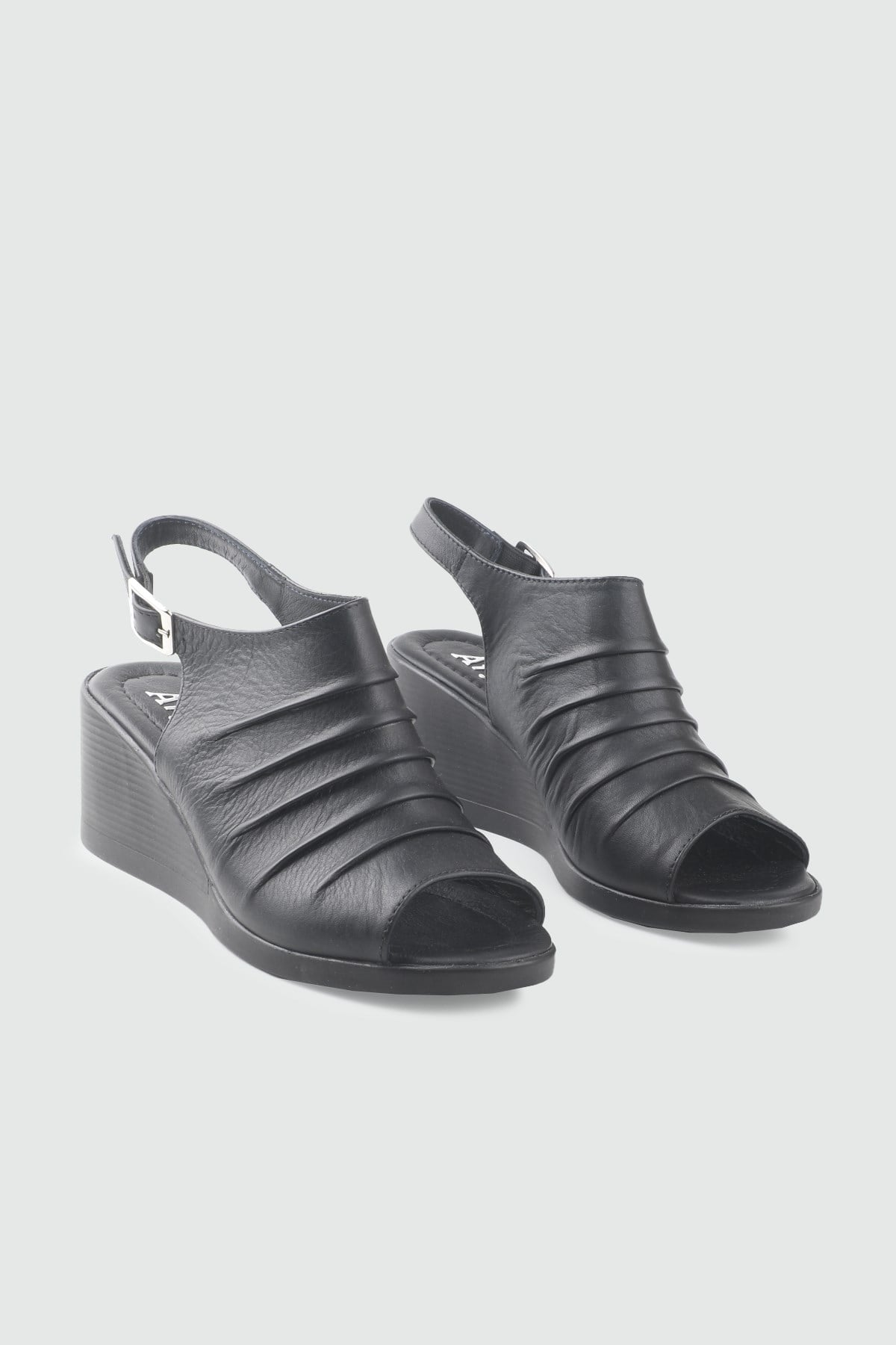 Kadın Arkası ve Önü Açık Kemer Detaylı Sandalet Siyah Kadın Sandalet MY BELLA BLS-080 Kadın Dolgu Topuklu Sandalet MY BELLA MY BELLA BLS-080 Kadın 26Y