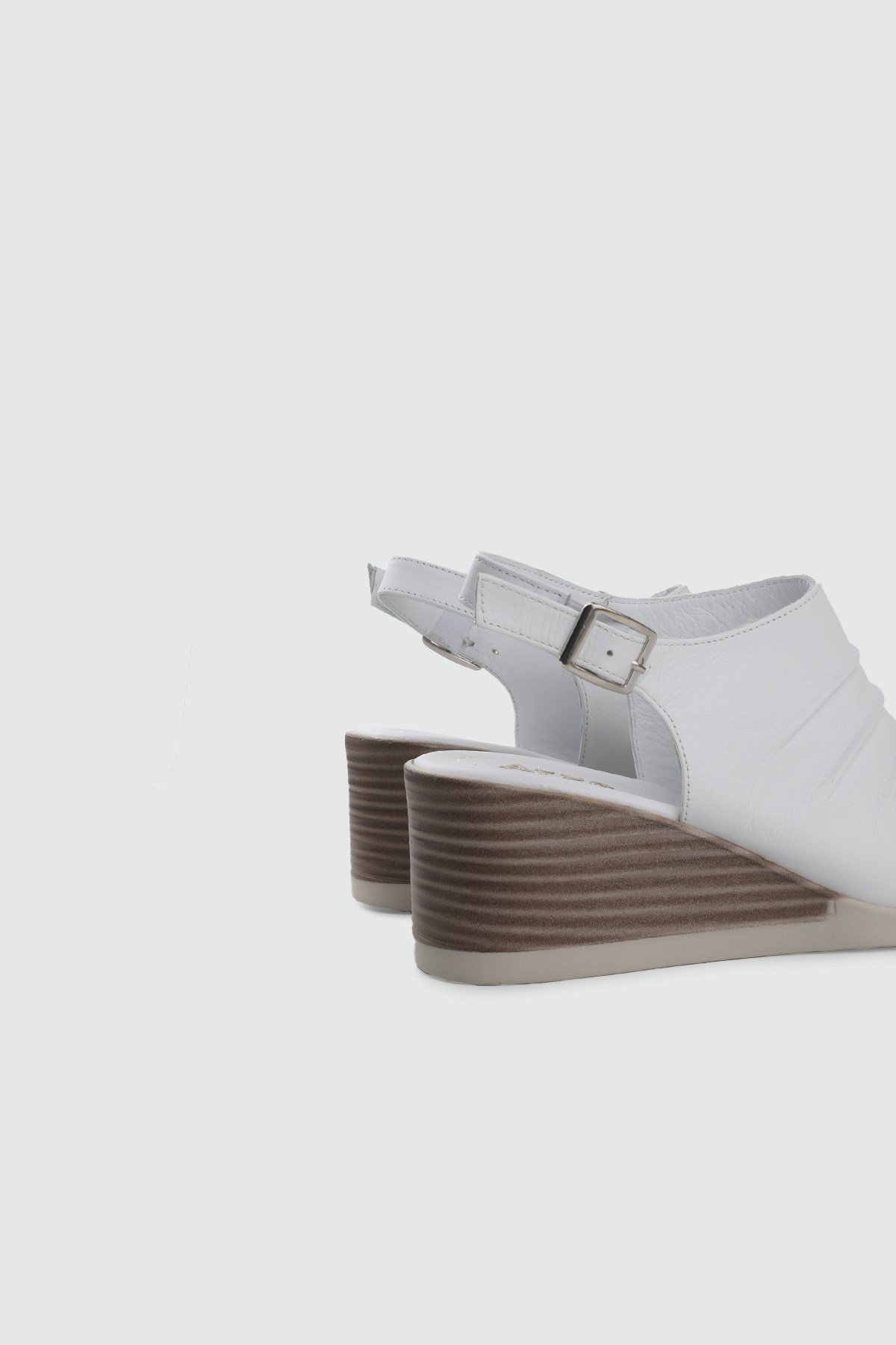 Kadın Arkası ve Önü Açık Kemer Detaylı Sandalet Beyaz Kadın Sandalet MY BELLA BLS-080 Kadın Dolgu Topuklu Sandalet MY BELLA MY BELLA BLS-080 Kadın 26Y