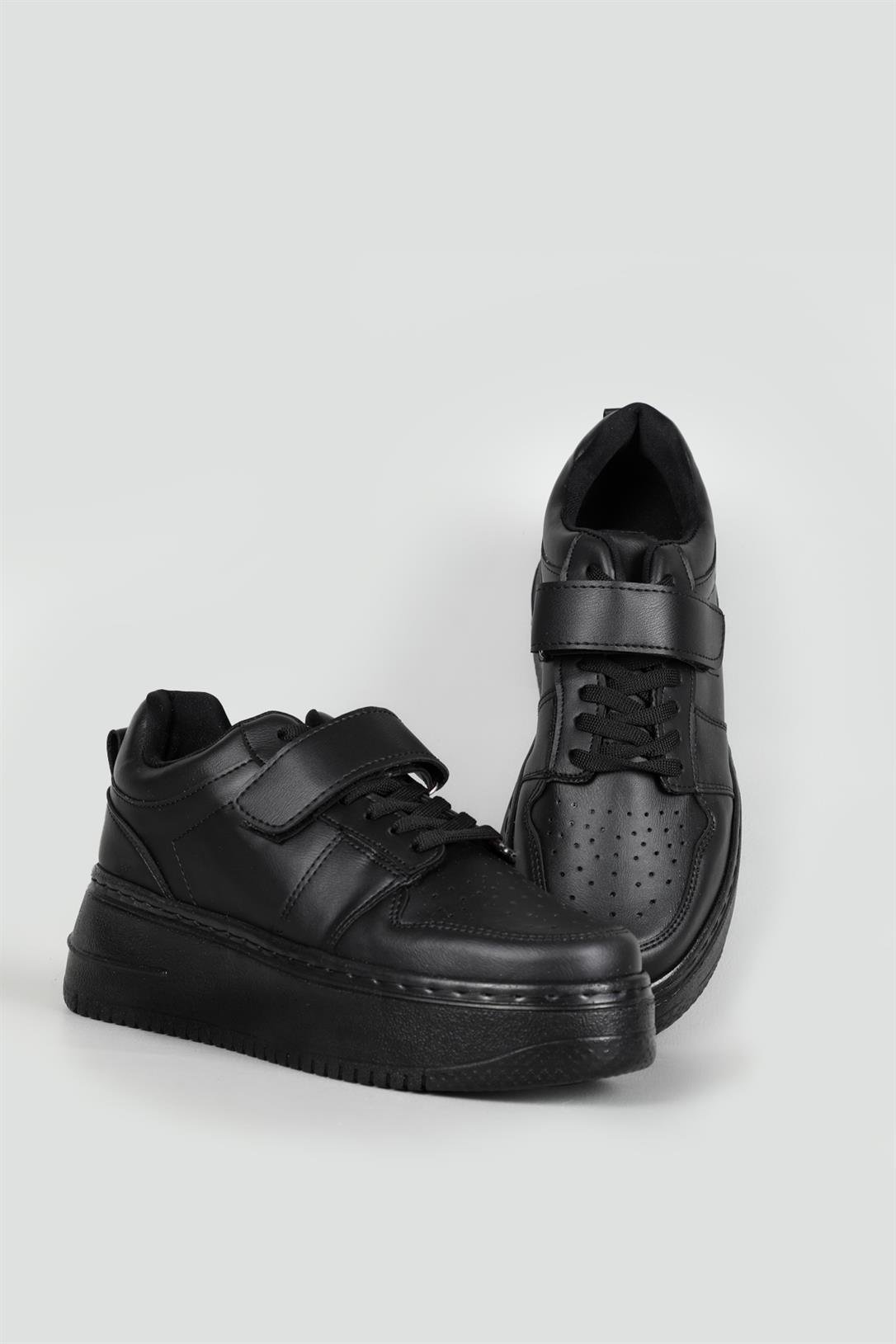 Kalın Taban Bağcıklı Cırtlı Siyah Kadın Spor Ayakkabı Jenna Kadın Sneaker Beınsteps Beinsteps Ş-17-1 23Y
