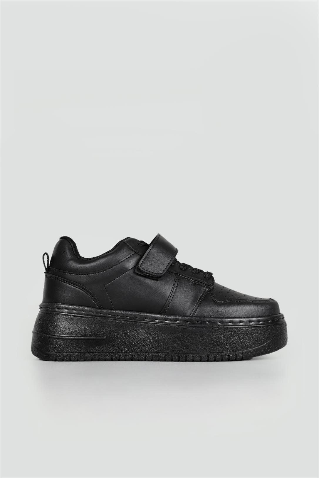 Kalın Taban Bağcıklı Cırtlı Siyah Kadın Spor Ayakkabı Jenna Kadın Sneaker Beınsteps Beinsteps Ş-17-1 23Y