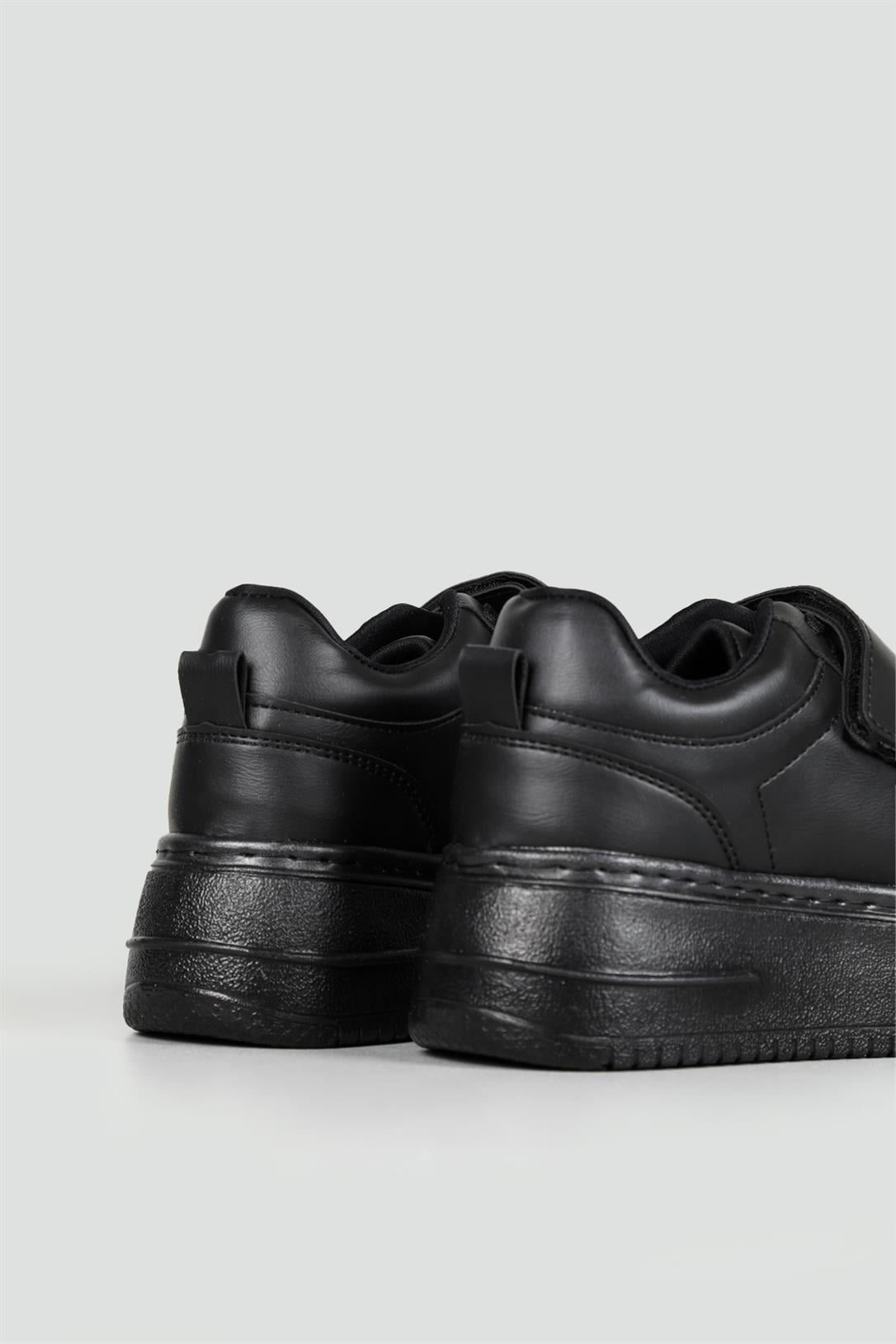 Kalın Taban Bağcıklı Cırtlı Siyah Kadın Spor Ayakkabı Jenna Kadın Sneaker Beınsteps Beinsteps Ş-17-1 23Y