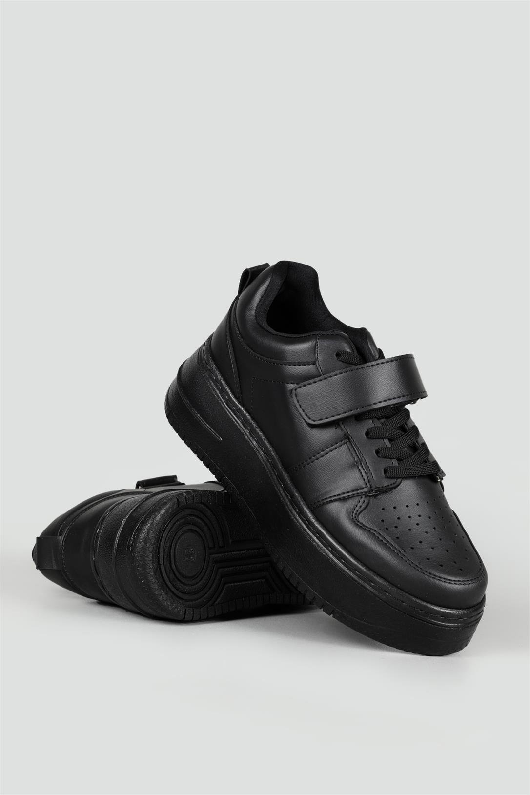 Kalın Taban Bağcıklı Cırtlı Siyah Kadın Spor Ayakkabı Jenna Kadın Sneaker Beınsteps Beinsteps Ş-17-1 23Y