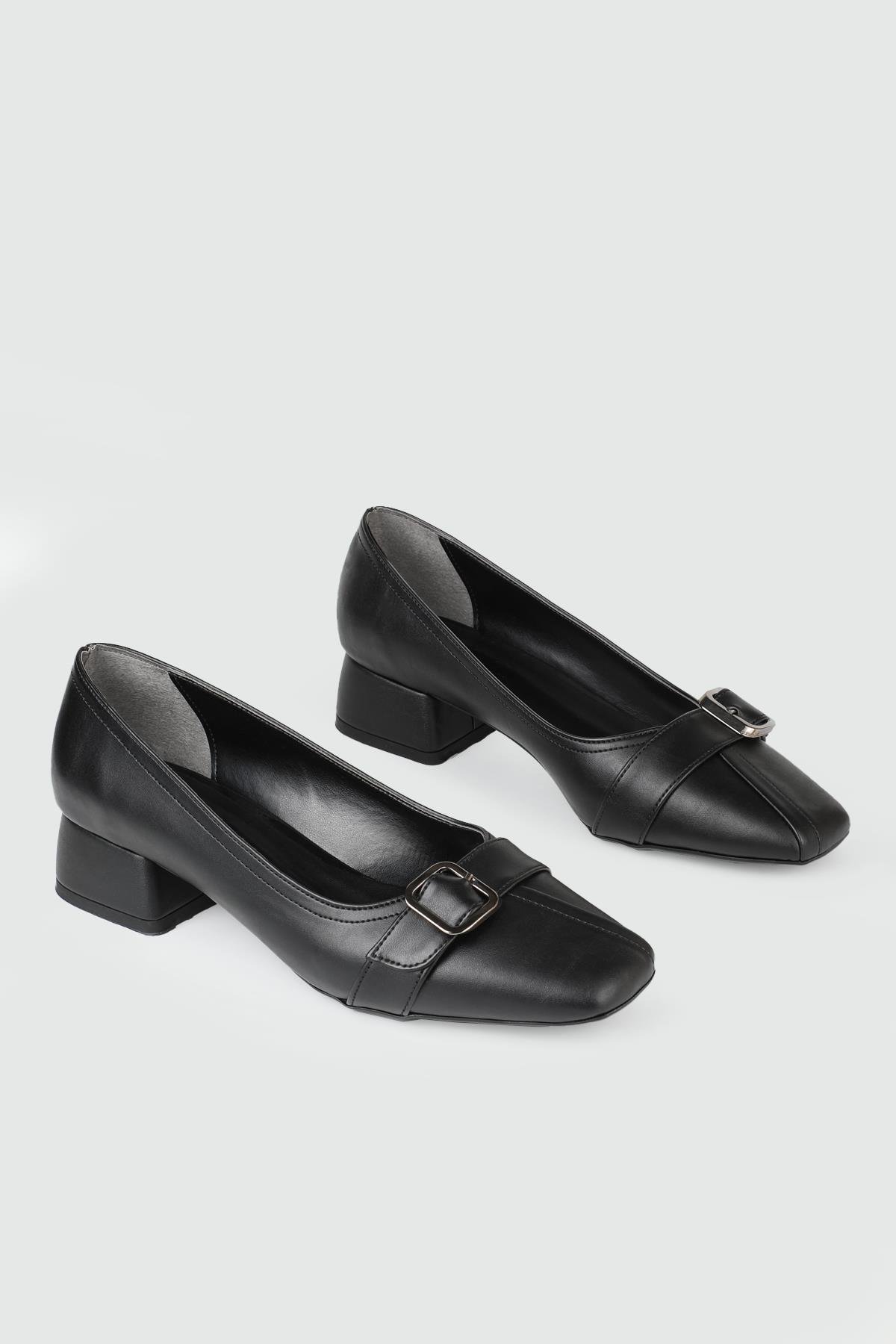 Kemer Detaylı Siyah Kadın Ayakkabı SRP-190 Kadın Alçak Topuklu Serap MYBELLA SRP-190 Kadın 25Y
