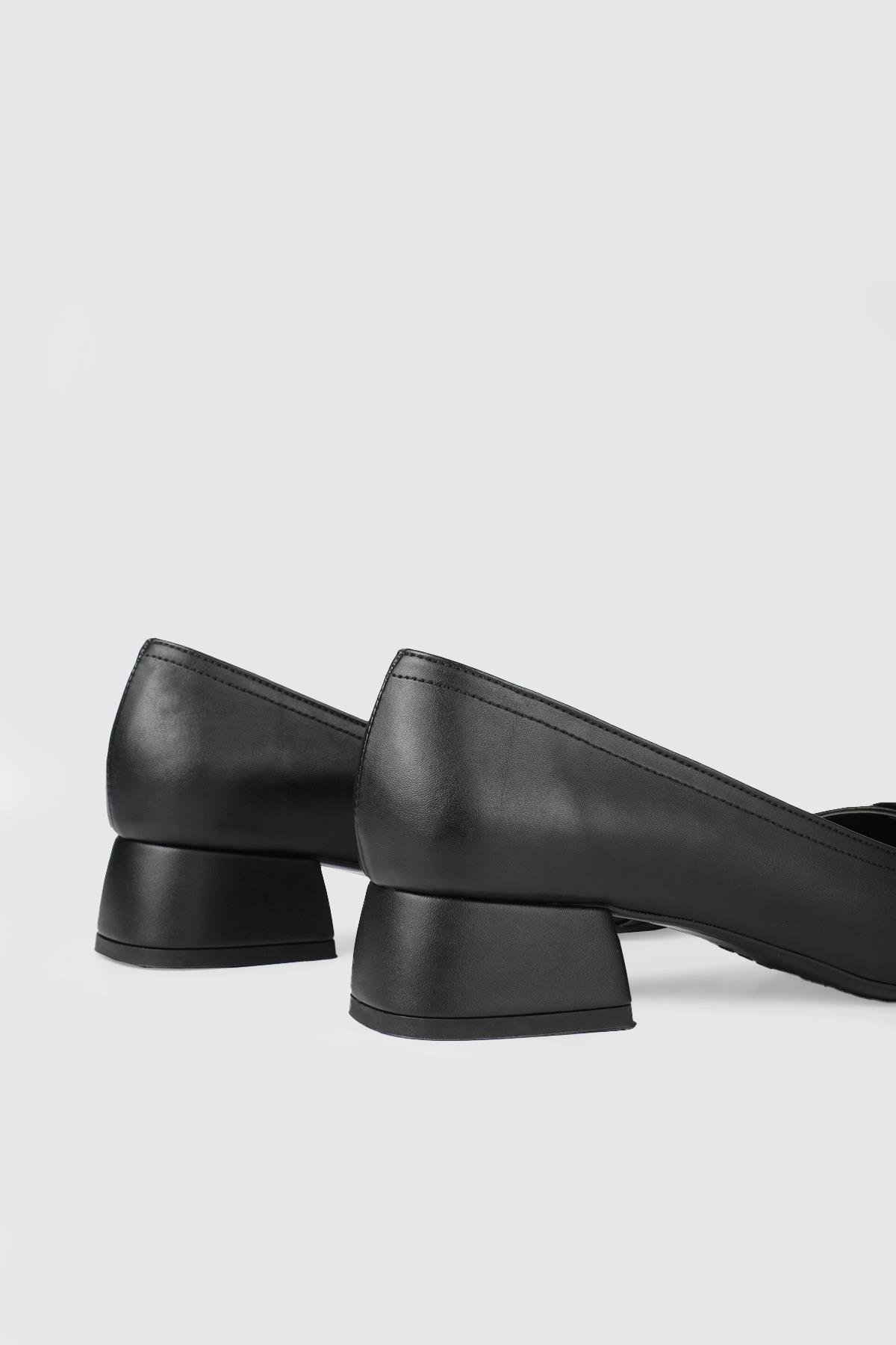 Kemer Detaylı Siyah Kadın Ayakkabı SRP-190 Kadın Alçak Topuklu Serap MYBELLA SRP-190 Kadın 25Y